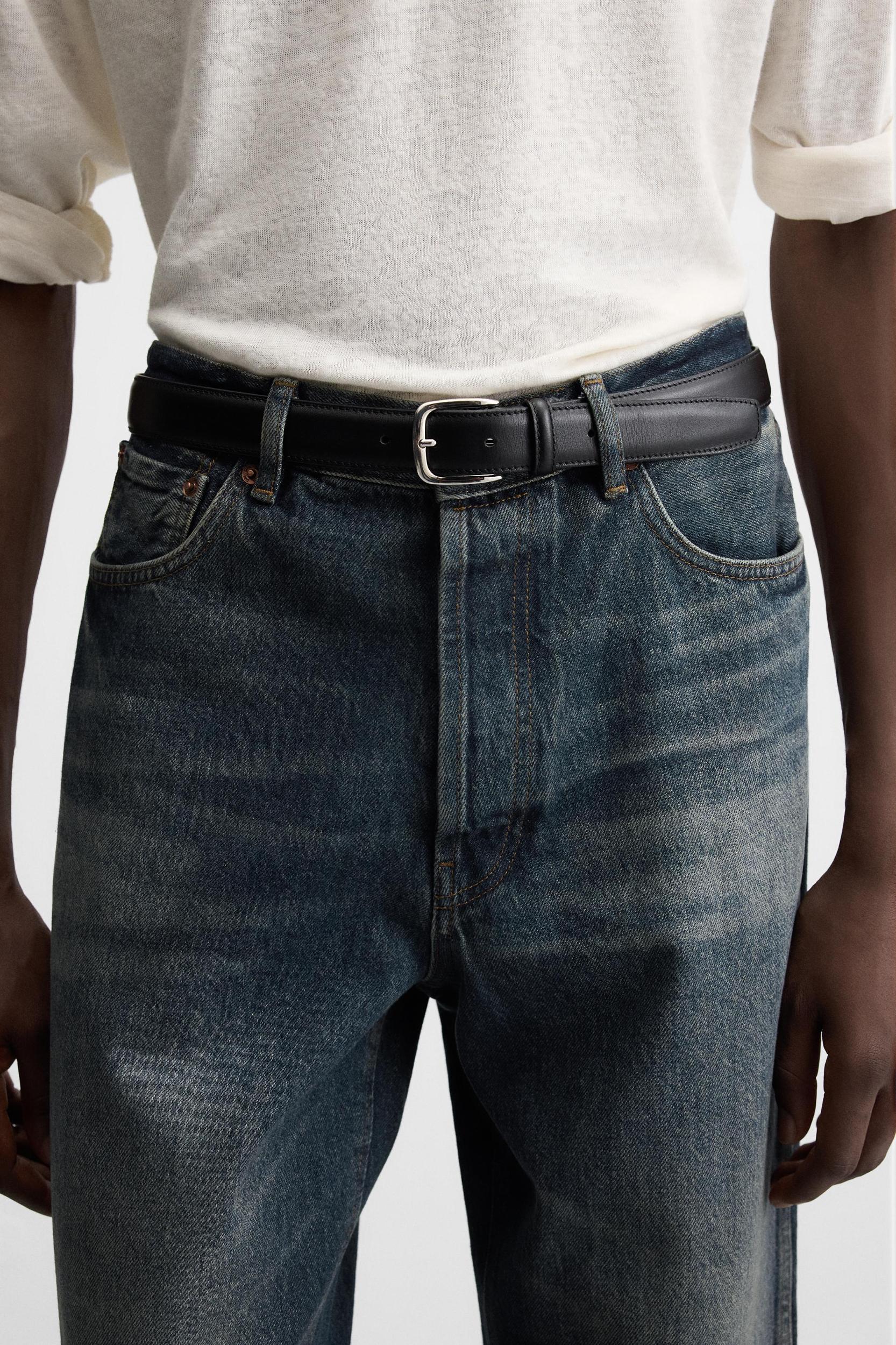 STRAIGHT FIT RELAXED JEANS Product Image