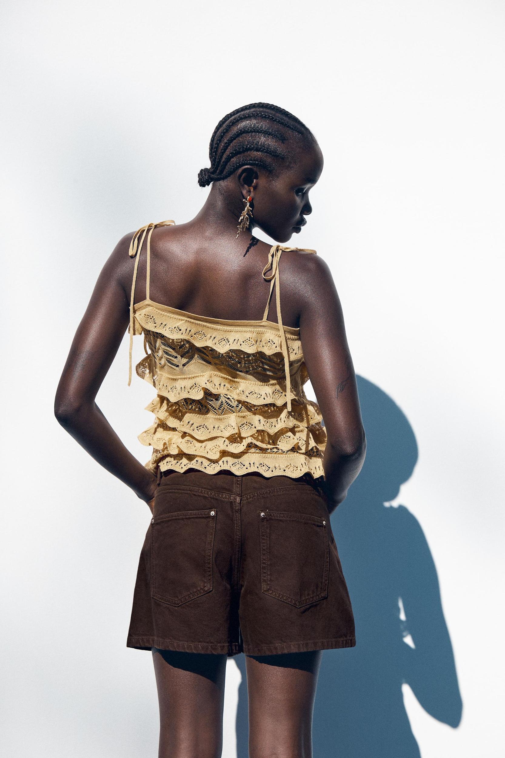 Z1975 MID-RISE MOM FIT SHORTS Product Image