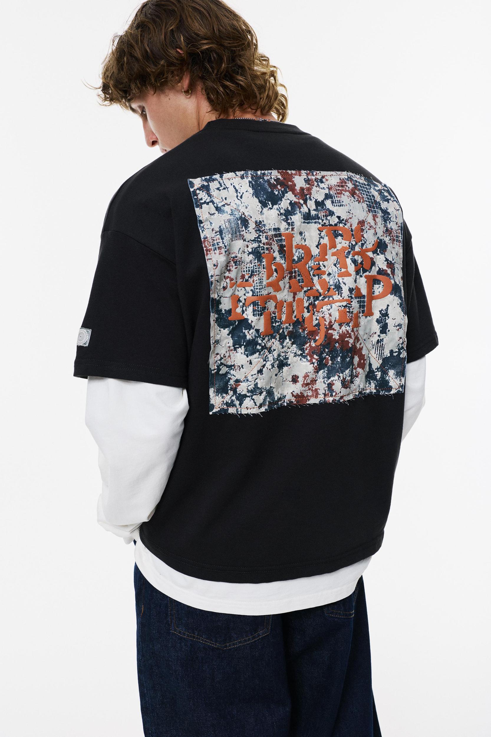 Short sleeve sweatshirt with patch Product Image