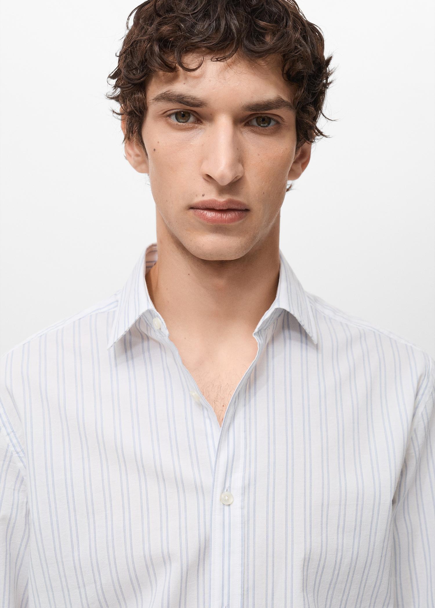 100% cotton regular-fit striped shirt - Men | MANGO USA Product Image
