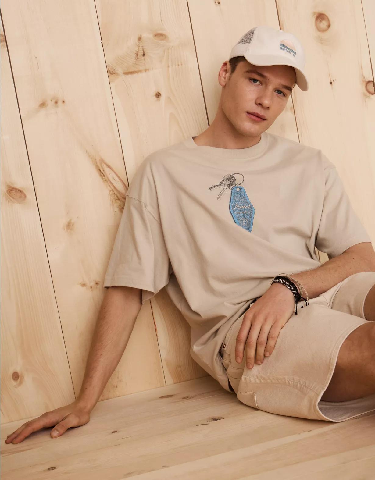 AE Boxy Graphic T-Shirt Product Image