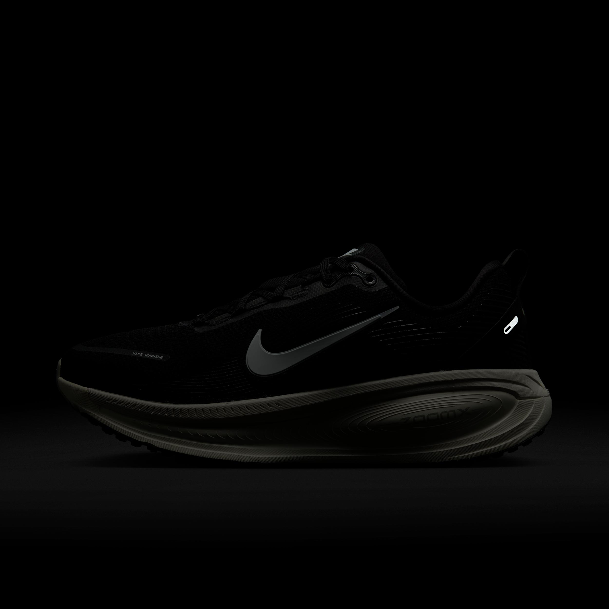 Nike Men's Vomero 18 Road Running Shoes (Extra Wide) Product Image