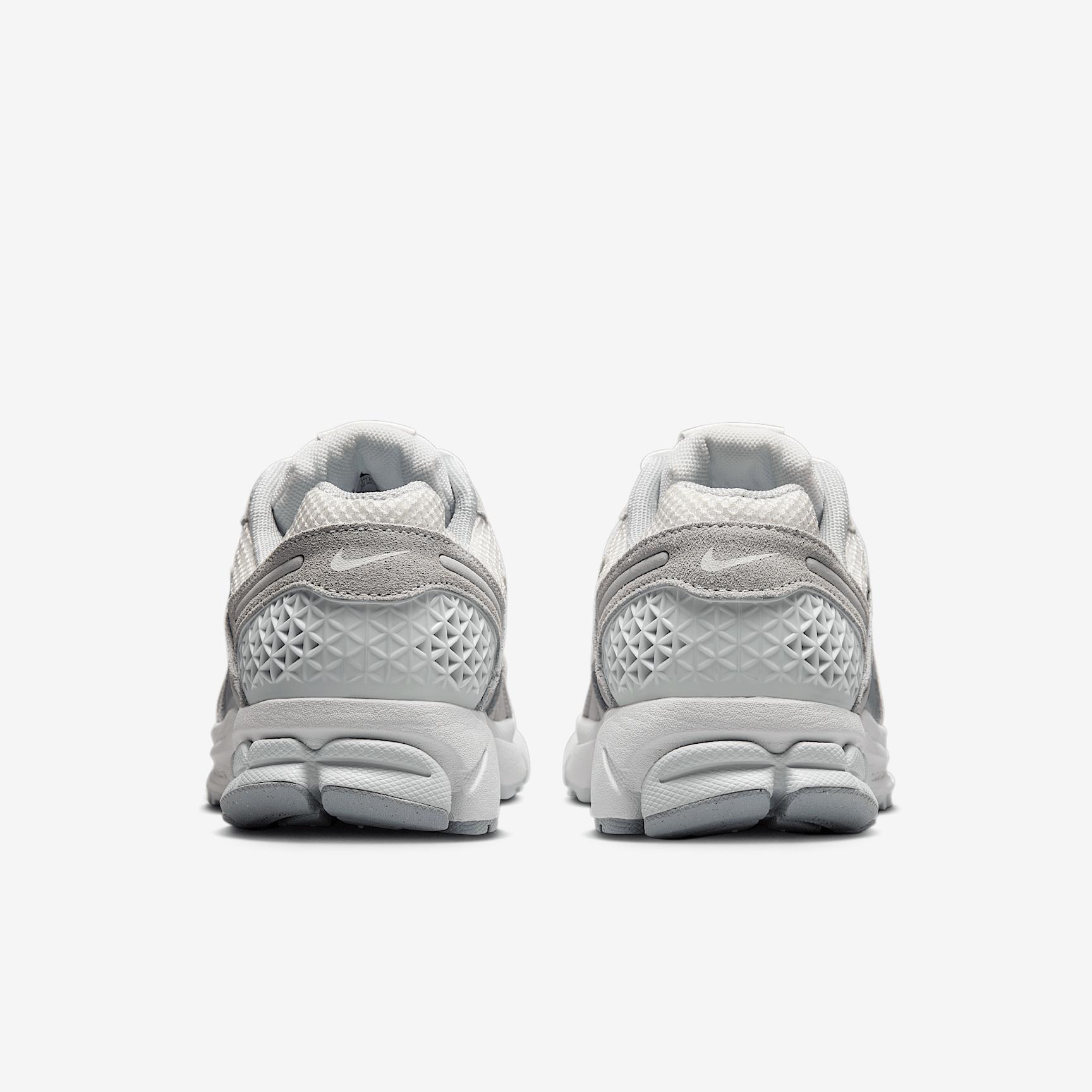 Nike Womens Zoom Vomero 5 Shoes with Reflective Accents | HQ0458-001 Product Image
