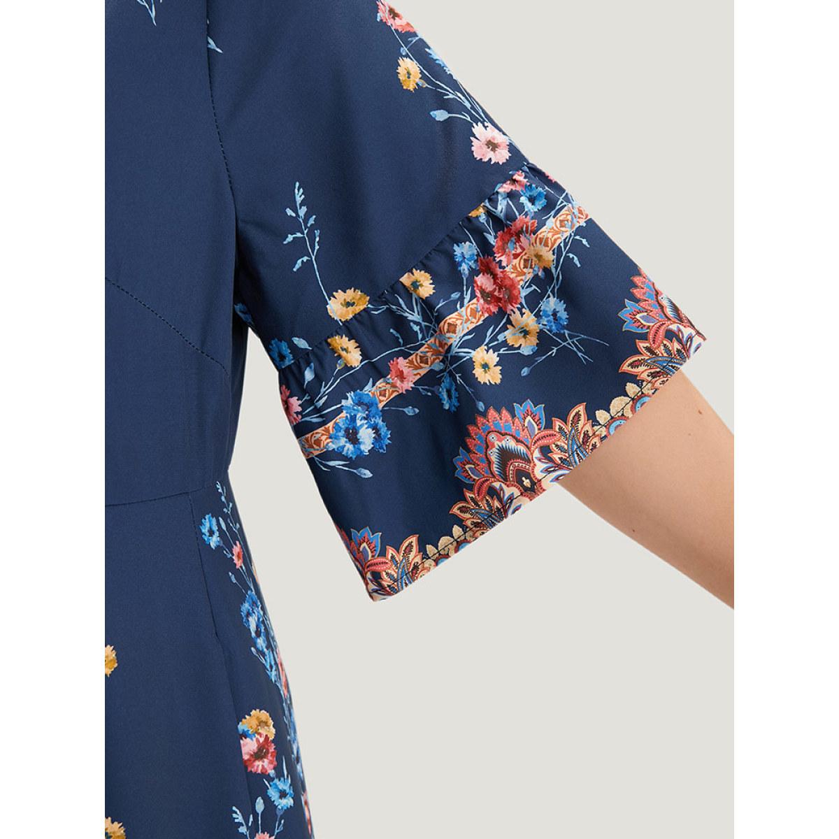 Plus Size Star & Bandana Print Notched Ruffle Dress DarkBlue Women Vacation Gathered Notched collar Half Sleeve Curvy Midi Dress BloomChic 22-24/3X Product Image