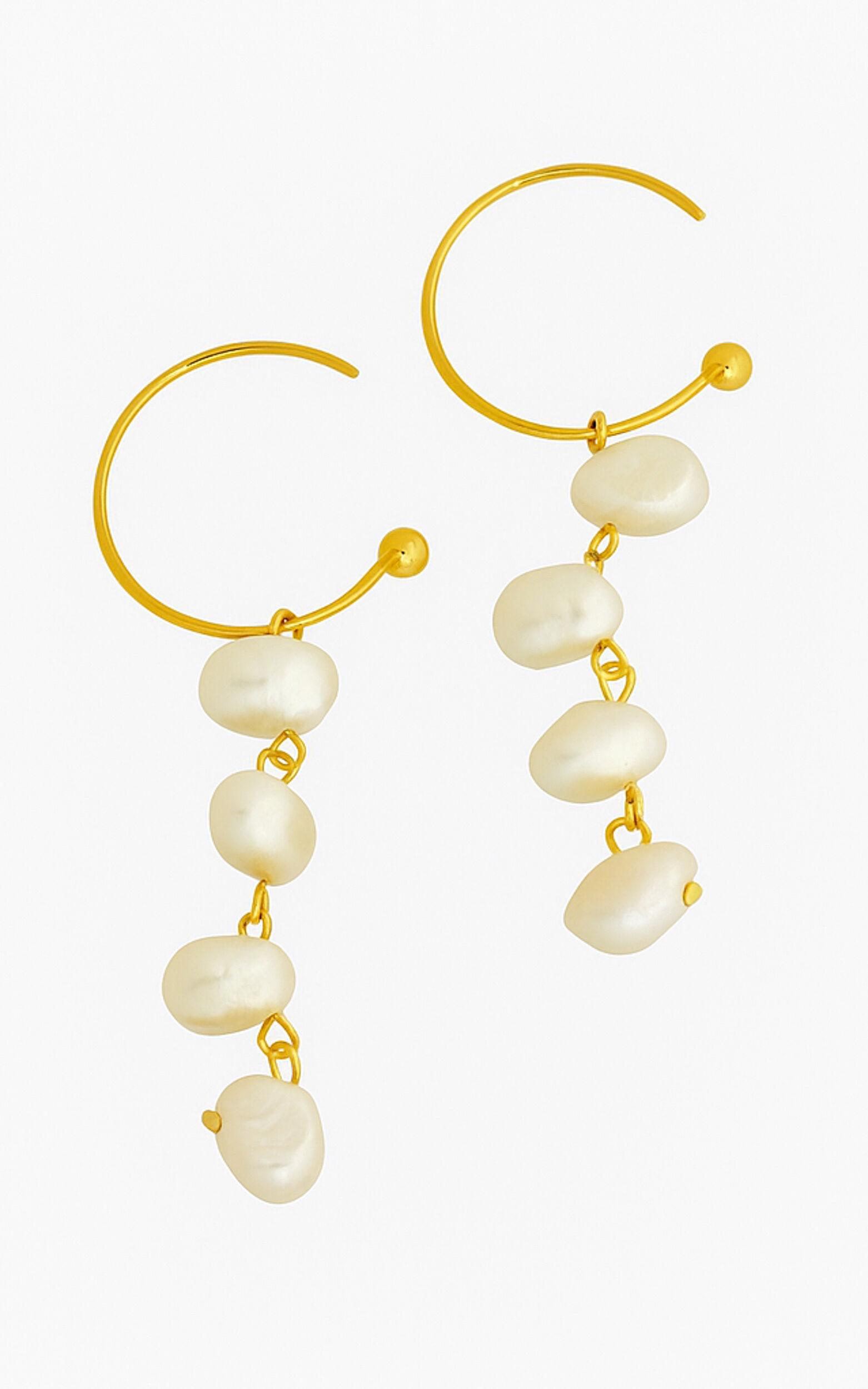 Kohaku Pearl Drop Hook Earrings in Gold Product Image