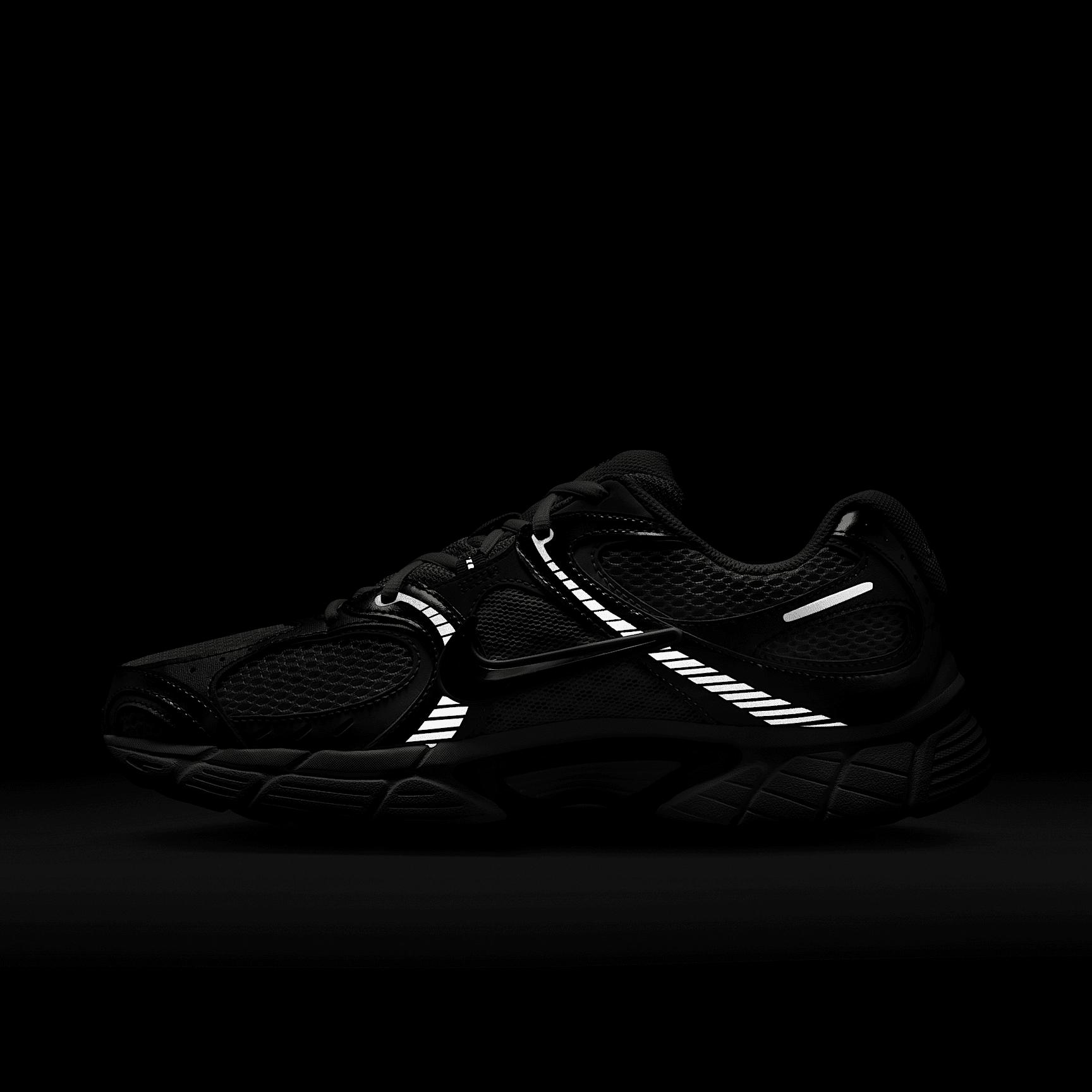 Nike Mens V5 RNR Shoes | HJ5228-104 Product Image