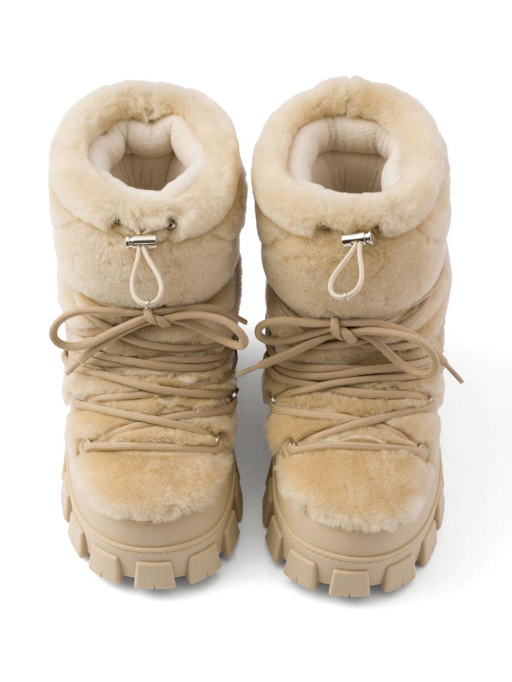 Après ski shearling boots Product Image