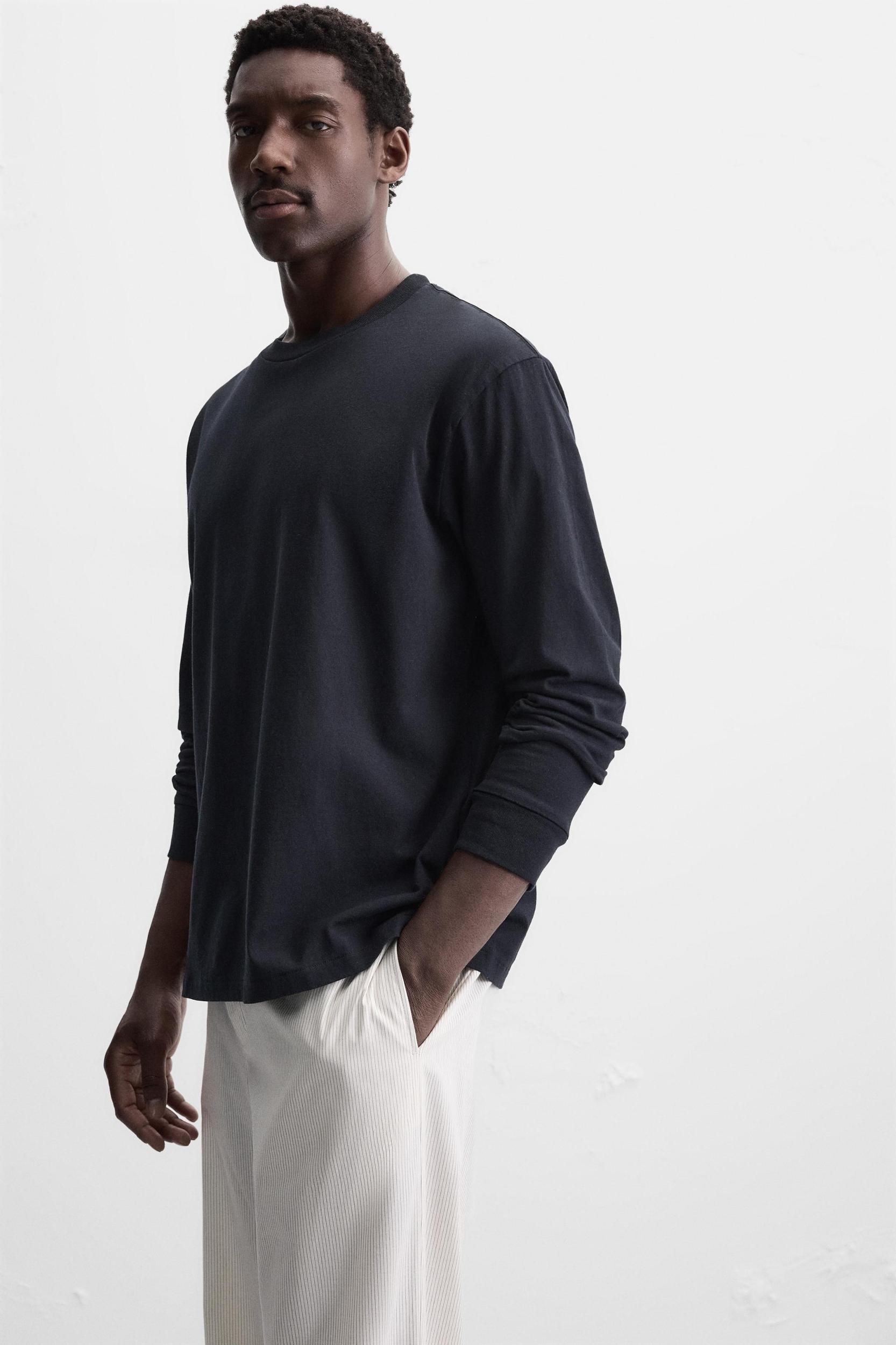 LIGHTWEIGHT LONG SLEEVE T-SHIRT Product Image