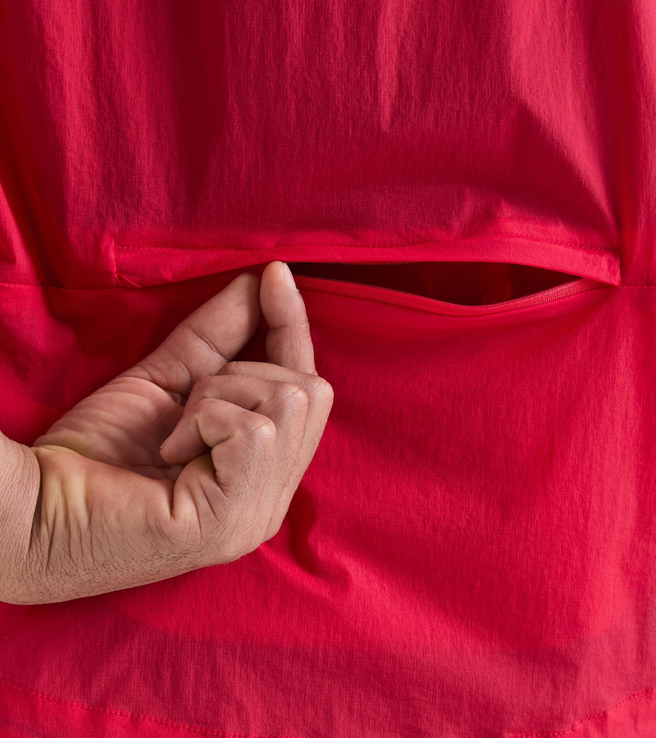 PACKABLE VEST Product Image