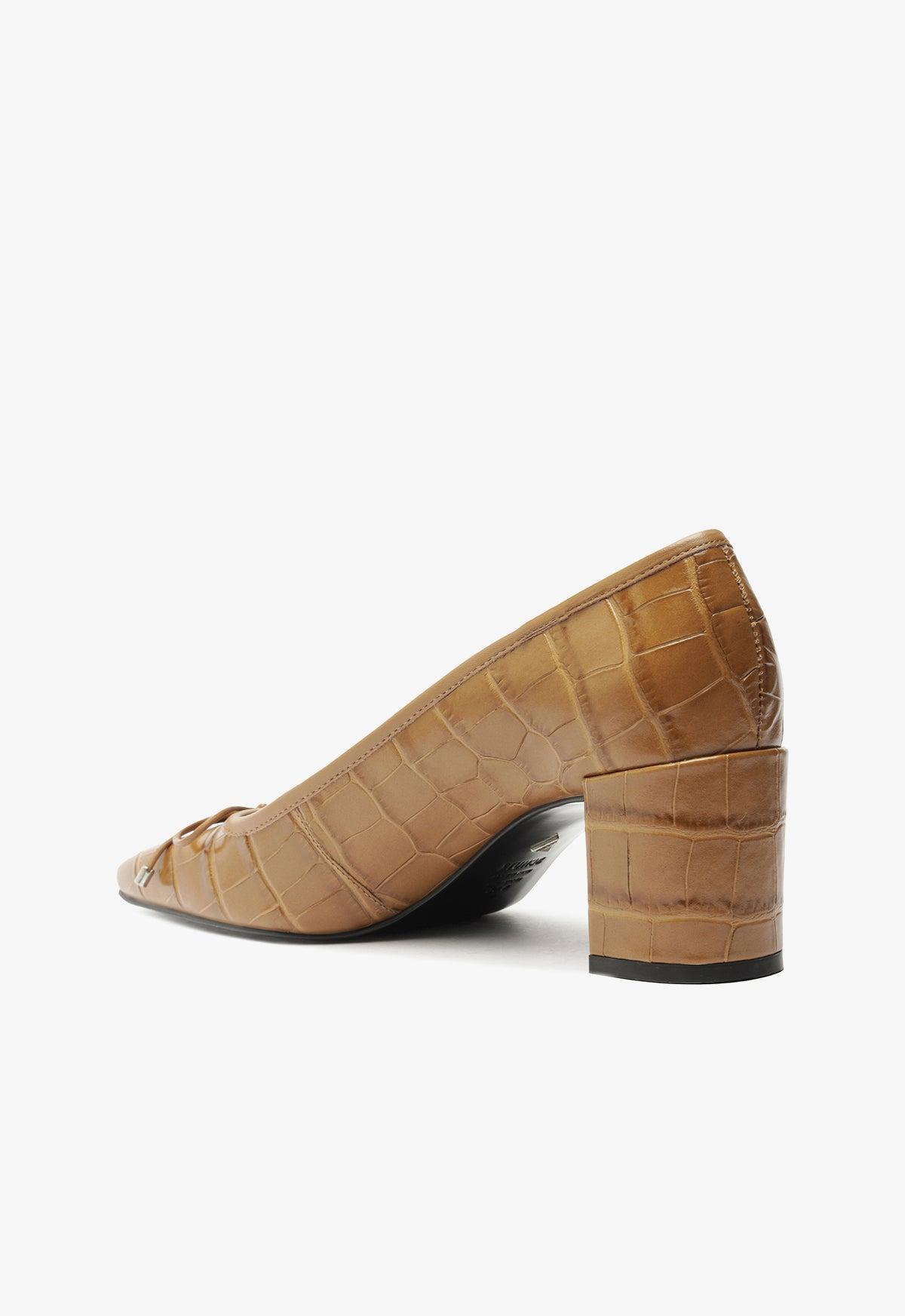 Arissa Pump Product Image