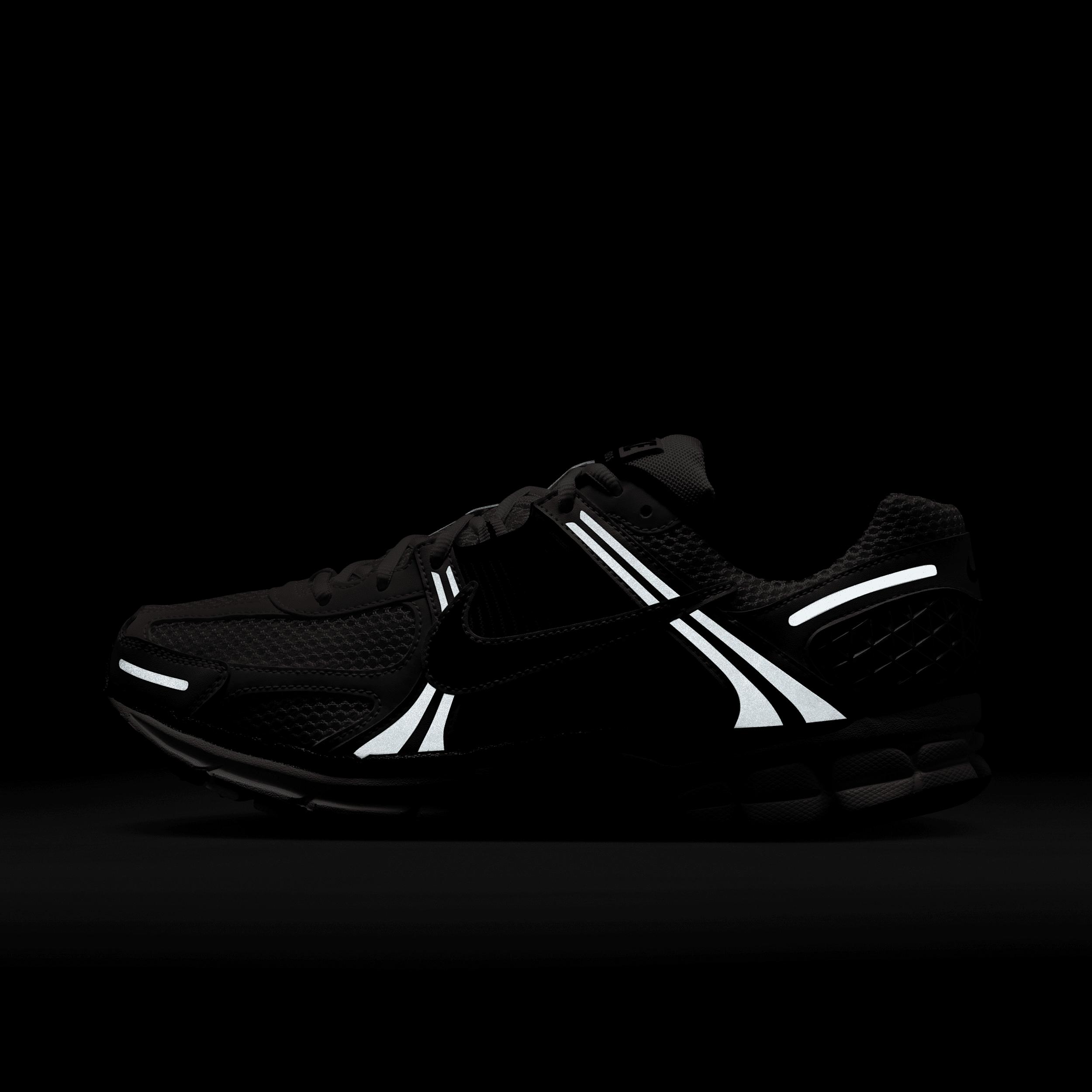 Nike Men's Zoom Vomero 5 Shoes Product Image