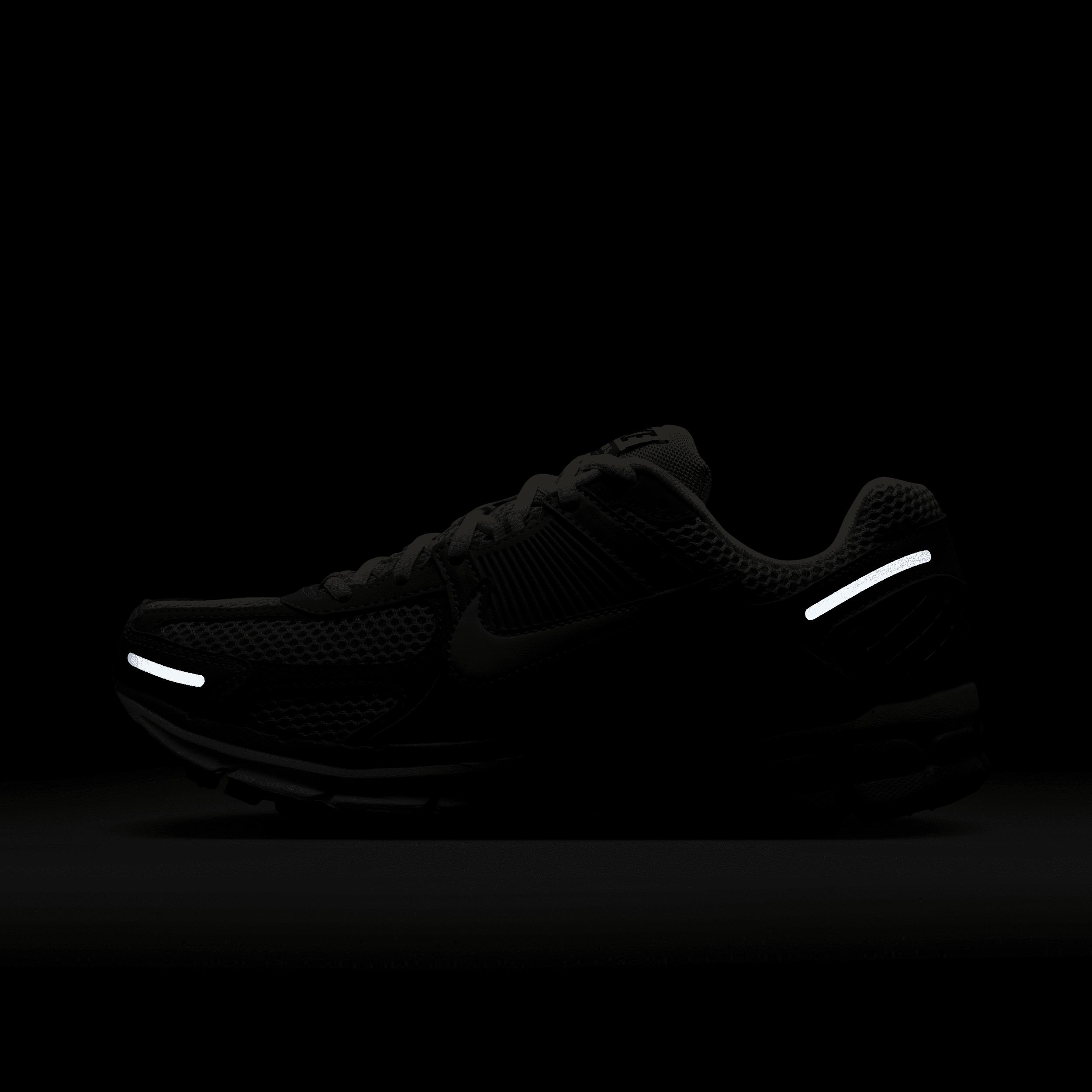 Nike Womens Zoom Vomero Shoes | HV0826-247 Product Image