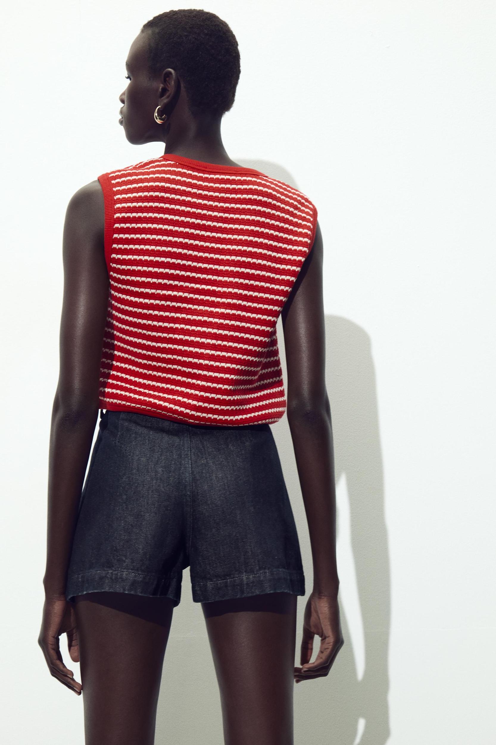 BUTTONED JACQUARD VEST TOP Product Image