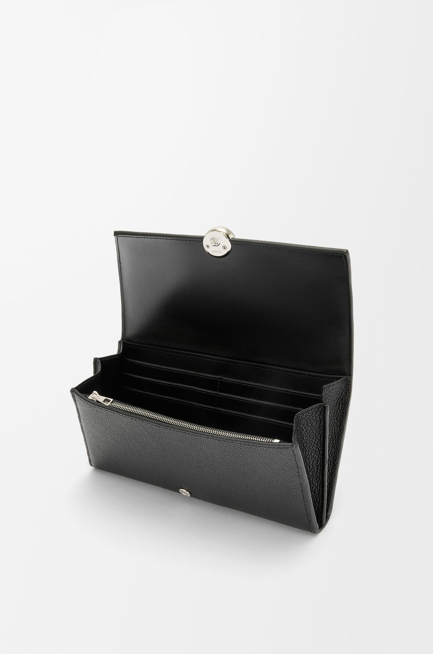 Pebble continental wallet in mini grain calfskin Product Image