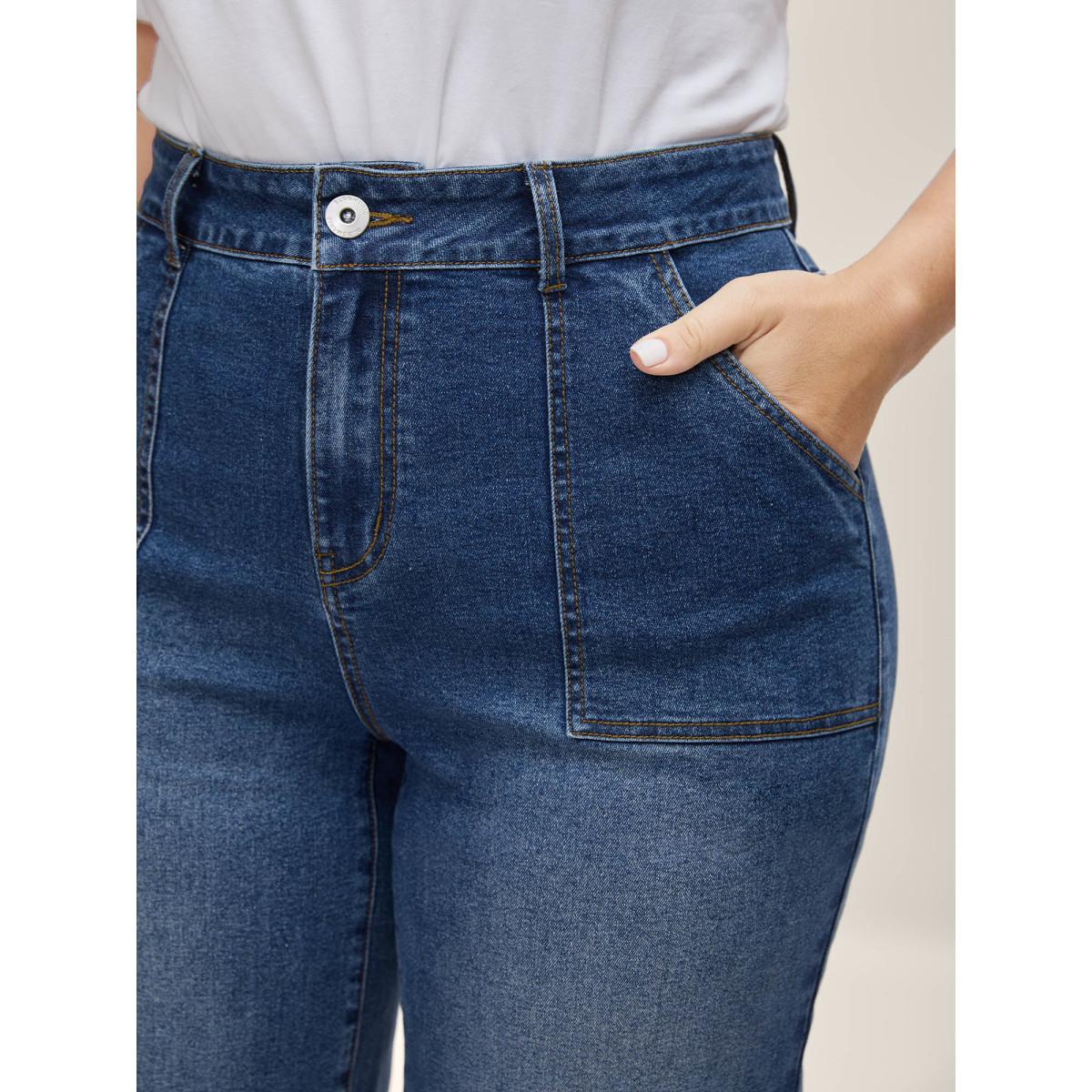 Plus Size Stretchy Mid-Rise Capri Jeans Women Midblue Leisure Medium stretch Slanted pocket Jeans BloomChic 30/6X Product Image