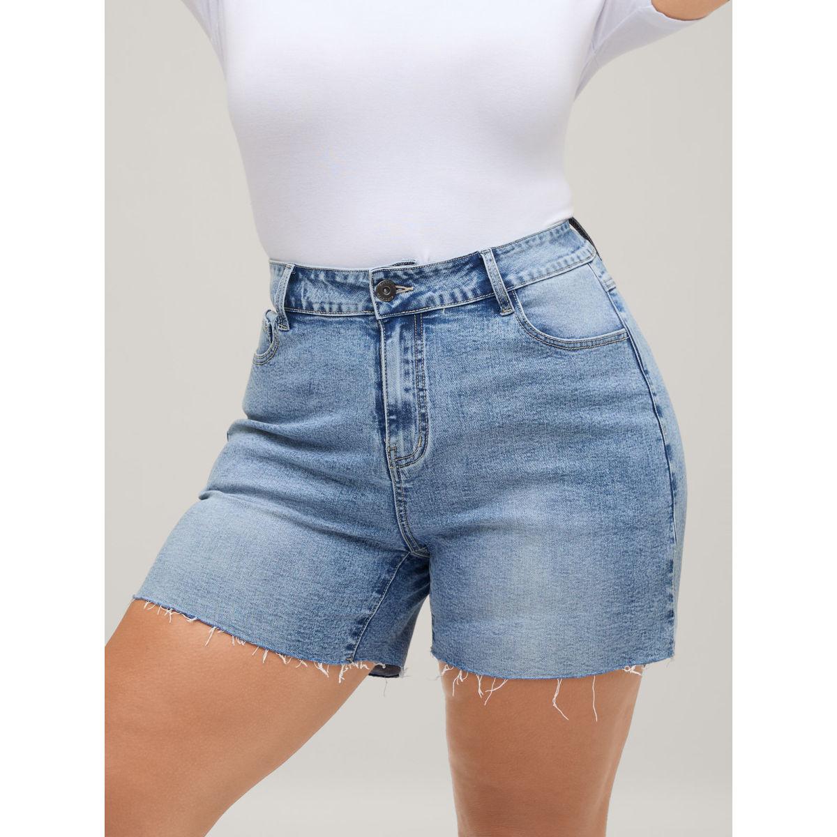Plus Size Classic Cut Skinny-Fit Denim Shorts Women Midblue Medium stretch Casual Slanted pocket Denim Shorts BloomChic 18/2X Product Image