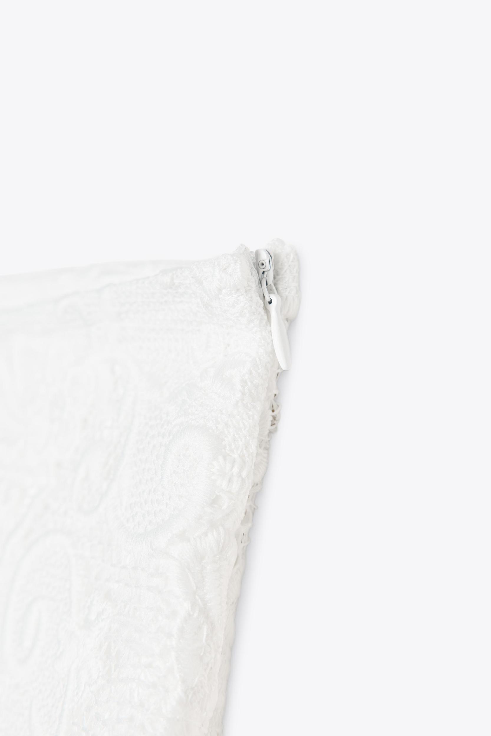 EMBROIDERED SHORTS Product Image