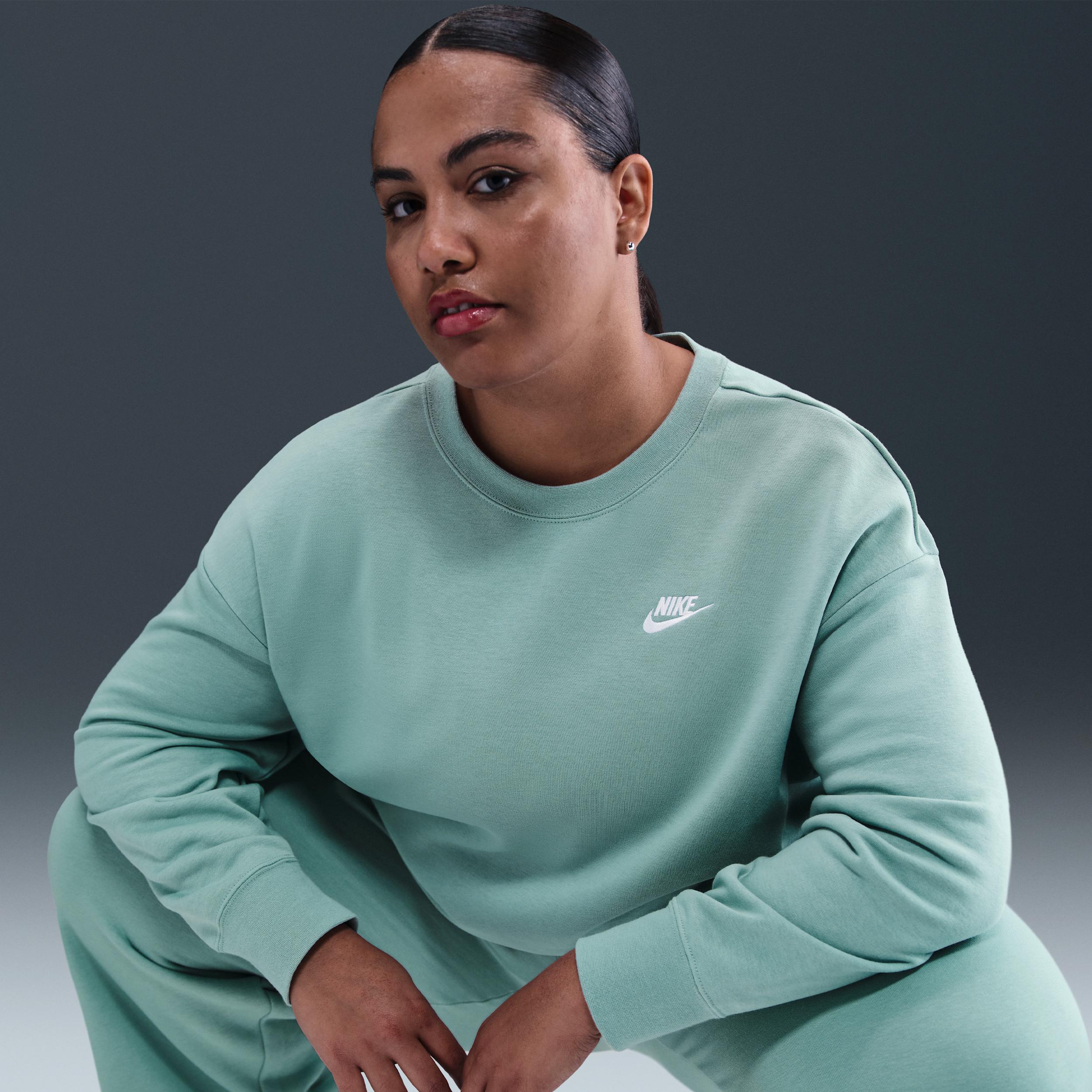 Women's Nike Sportswear Club Fleece Loose Crew-Neck Sweatshirt (Plus Size) Product Image