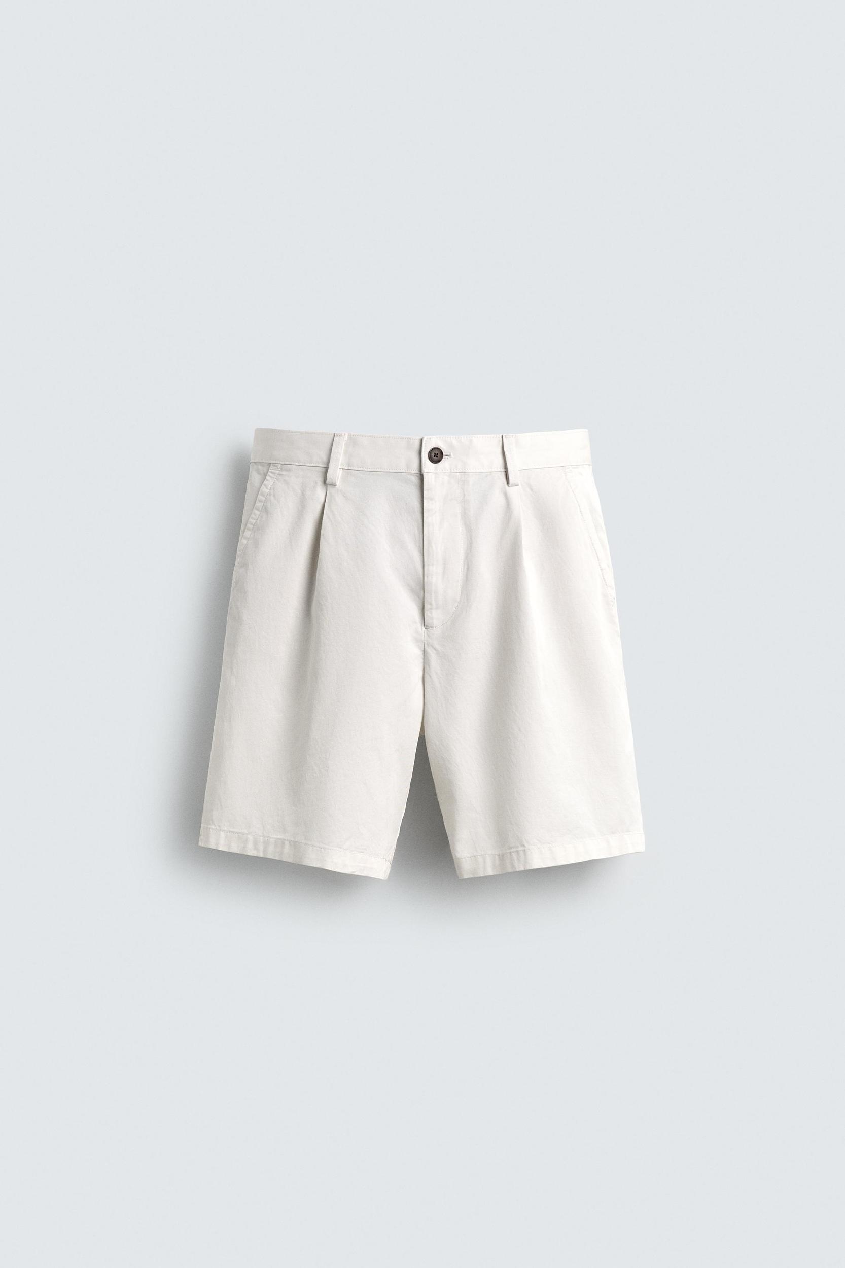 REGULAR FIT PLEATED SHORTS Product Image