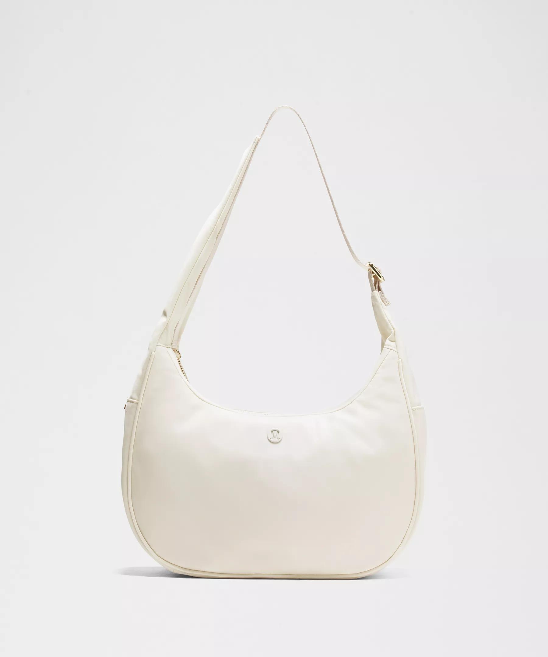 City Essentials Shoulder Bag 4L Product Image