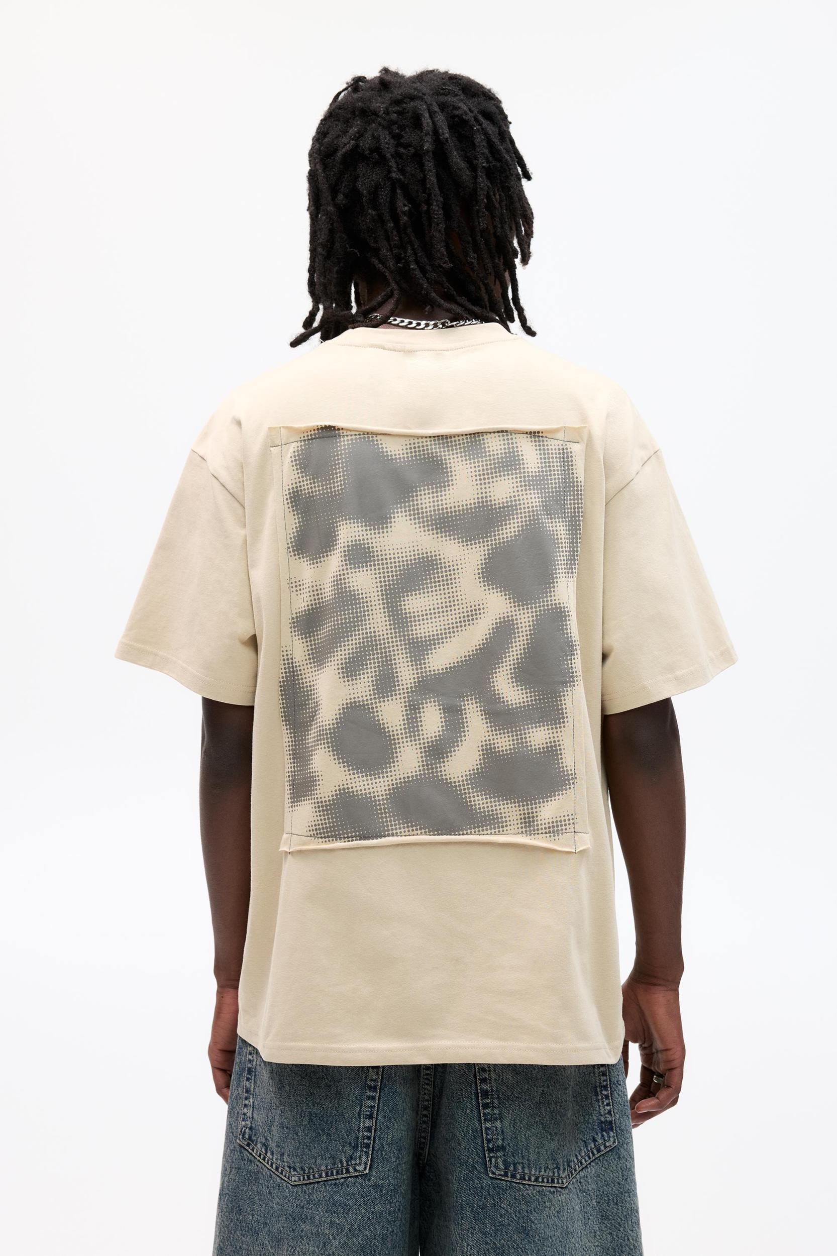 Embroidered graphic T-shirt Product Image