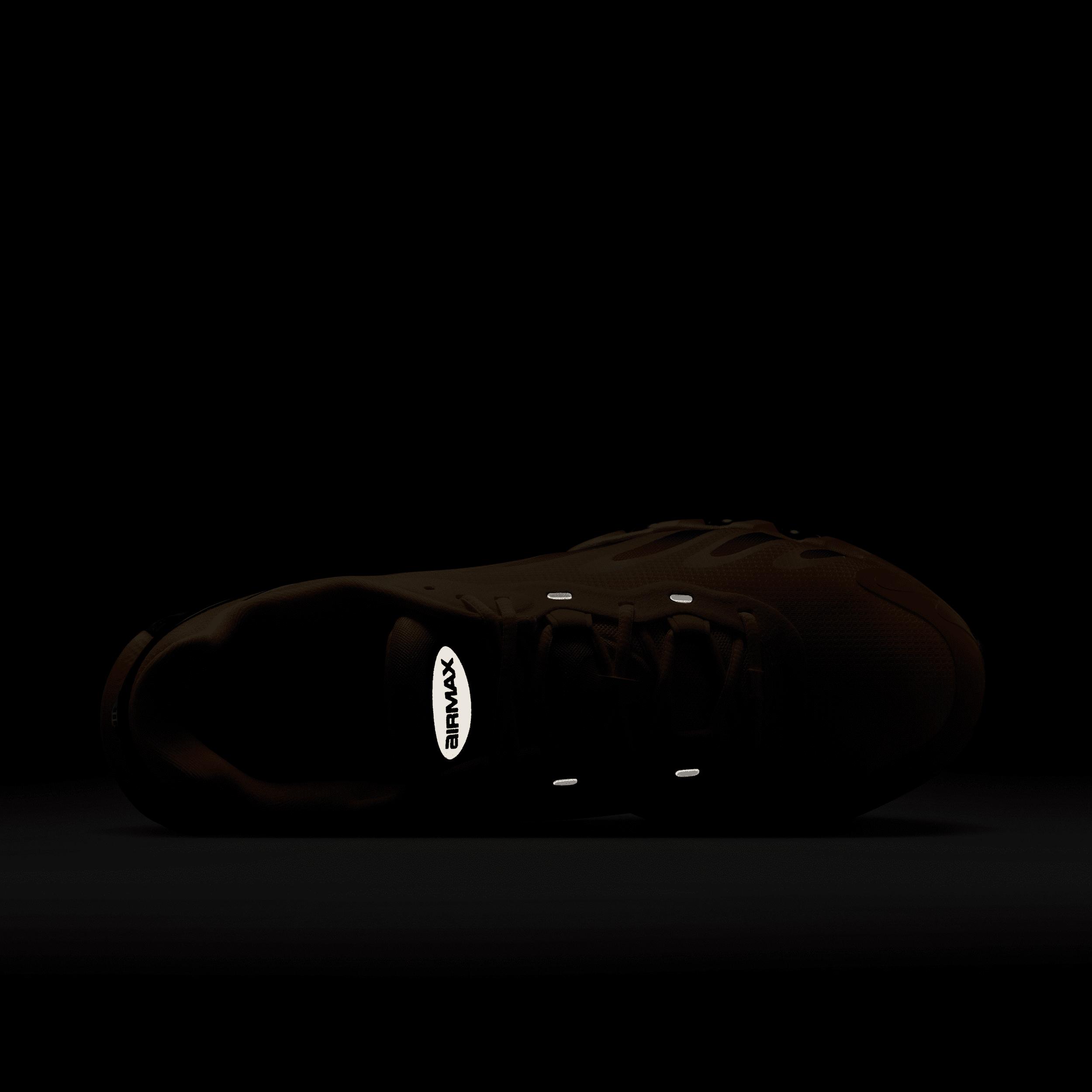 Nike Men's Air Max Dn8 Shoes Product Image