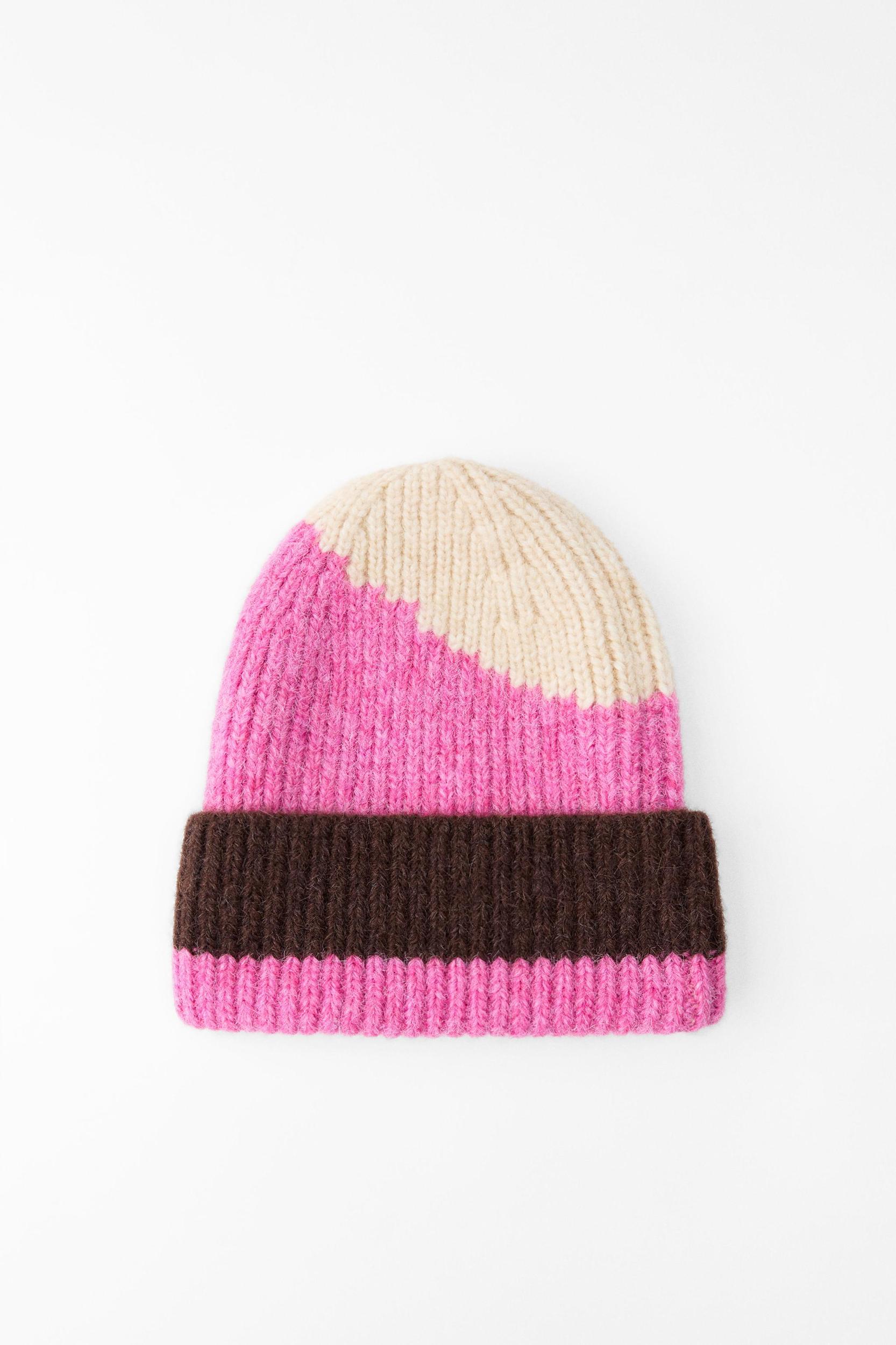 RIBBED KNIT BEANIE Product Image