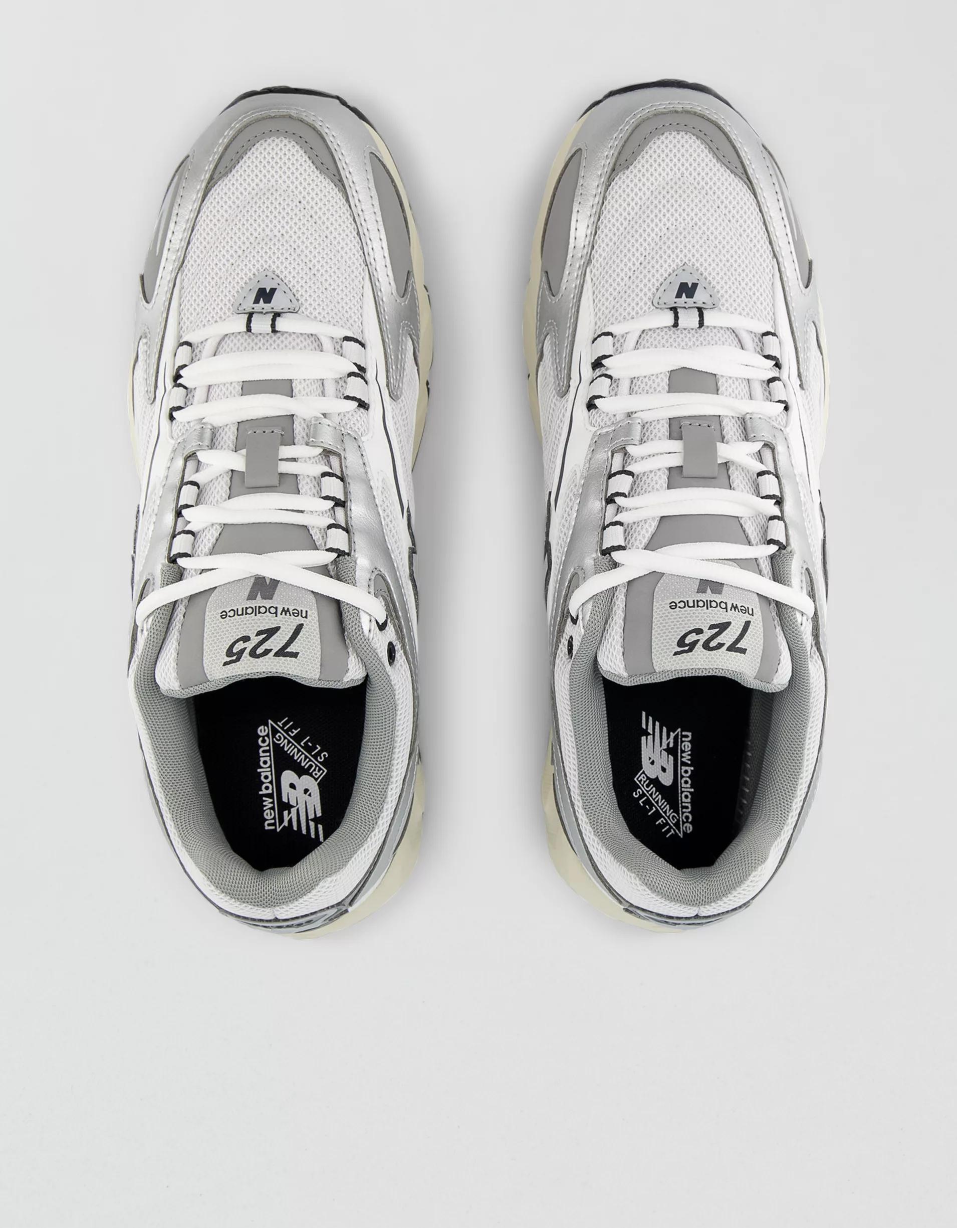 New Balance Men's 725 Sneaker Product Image