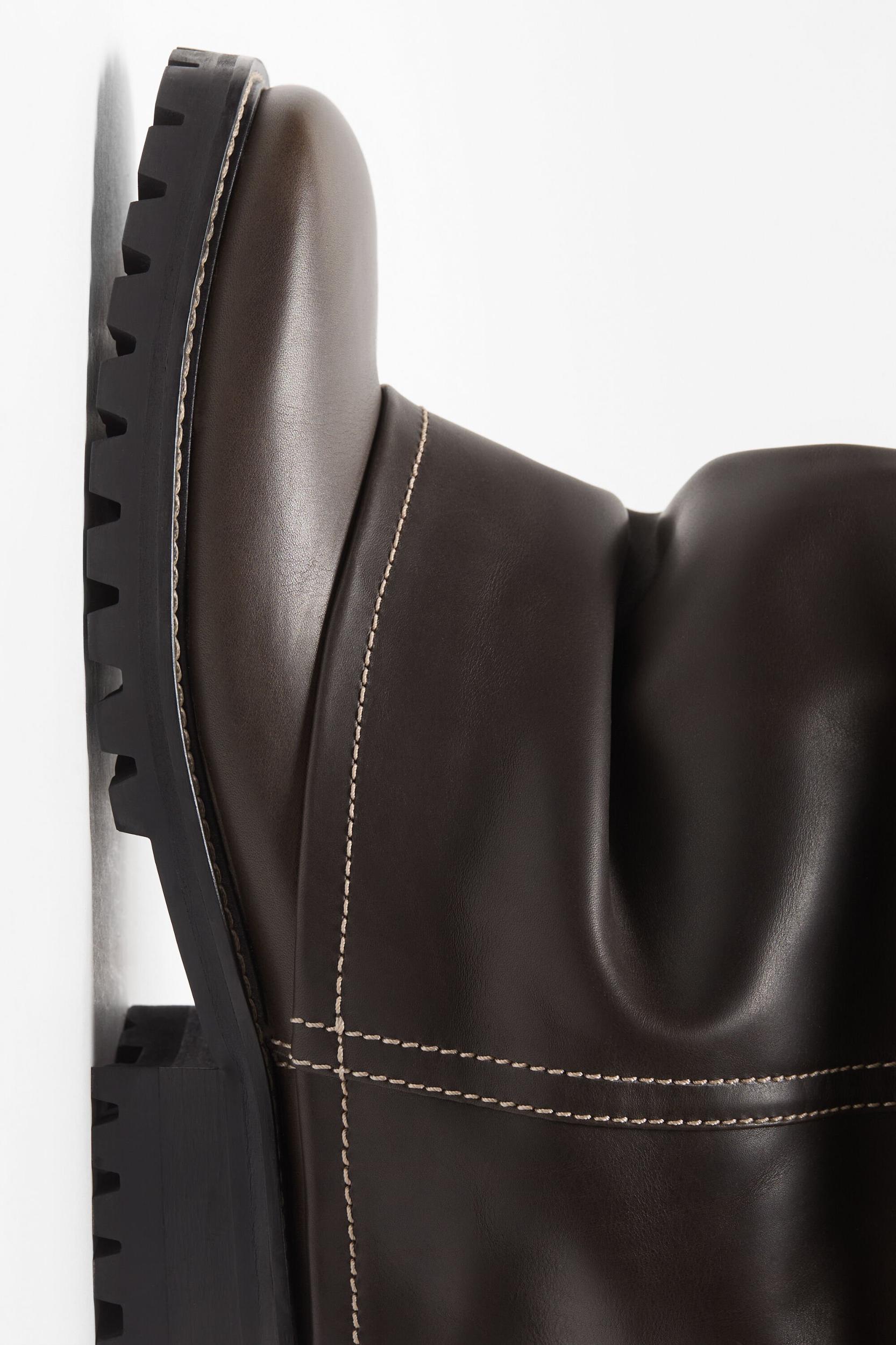 Leather boots Product Image