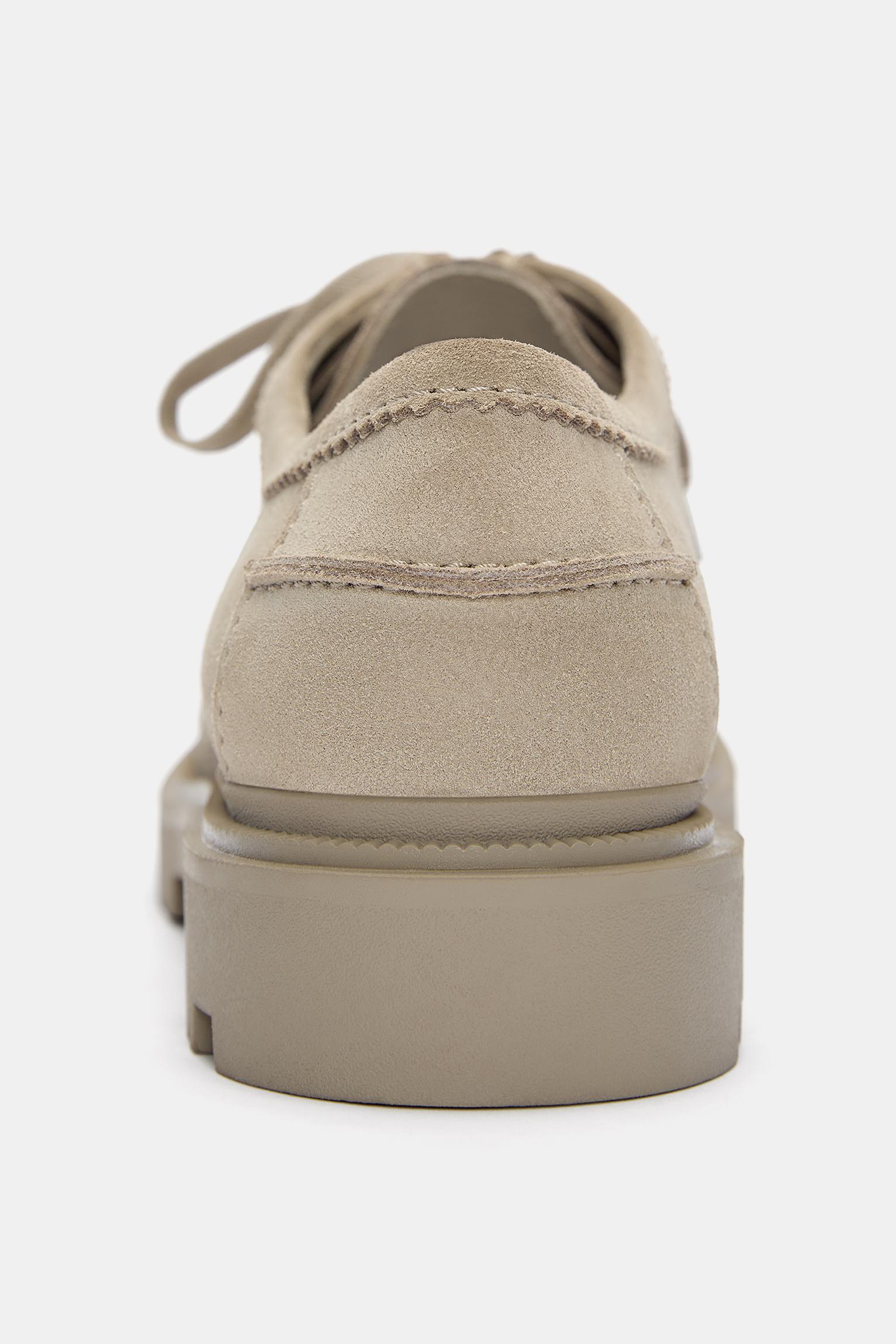 Leather deck shoes Product Image