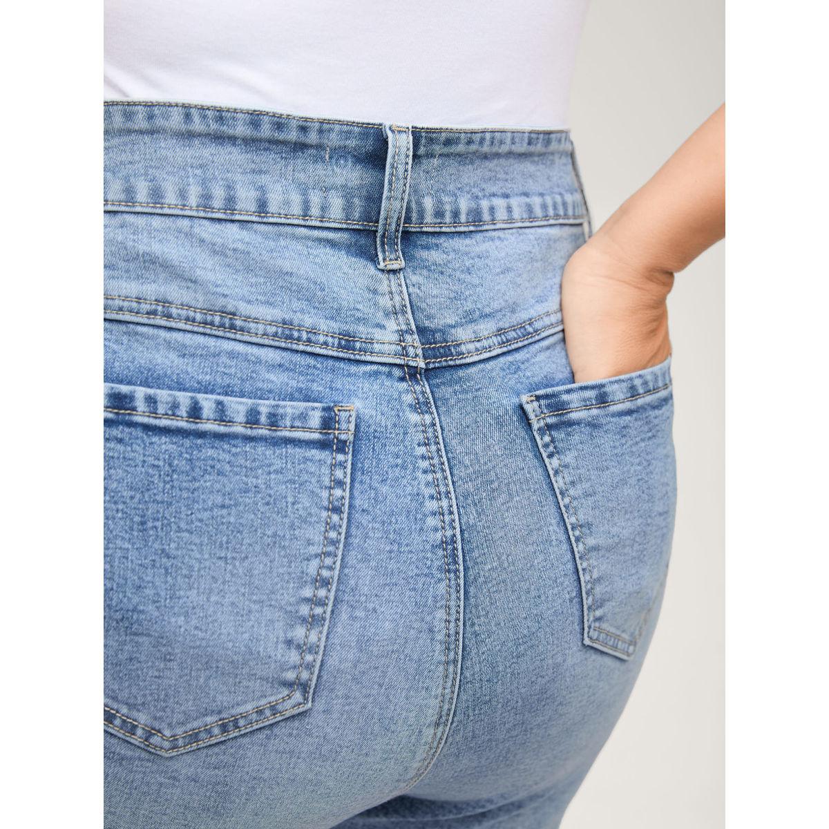 Plus Size Classic Cut Skinny-Fit Denim Shorts Women Midblue Medium stretch Casual Slanted pocket Denim Shorts BloomChic 18/2X Product Image