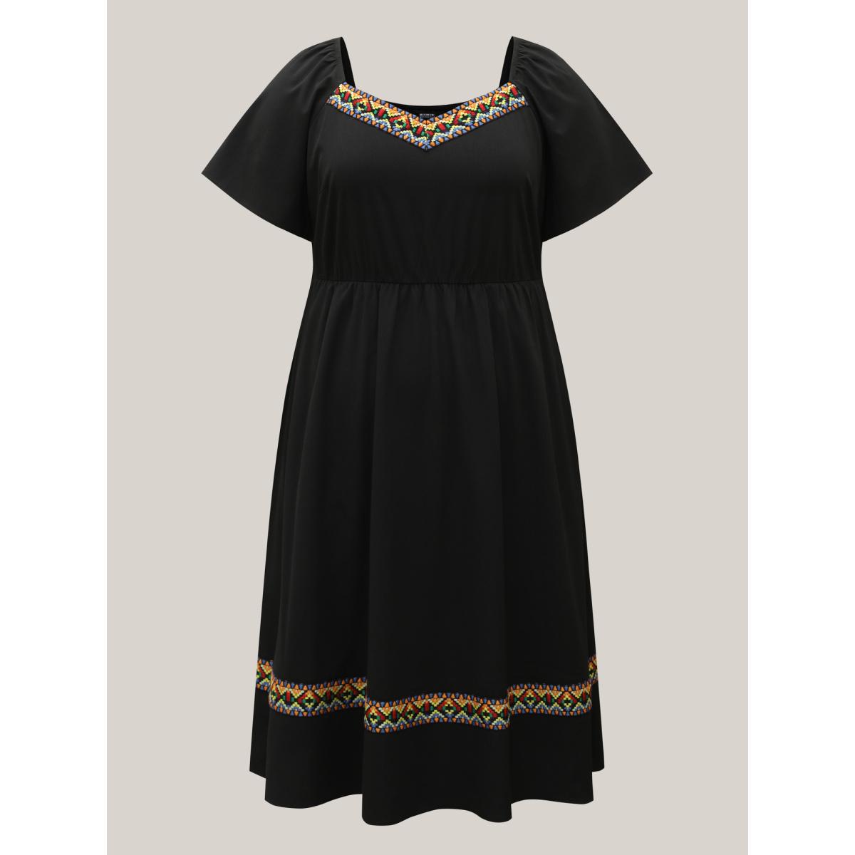 Plus Size Textured Stretchy Waist Pockets Midi Dress Black Women Resort Woven ribbon&lace trim Heart neckline Short sleeve Curvy BloomChic 10/M Product Image