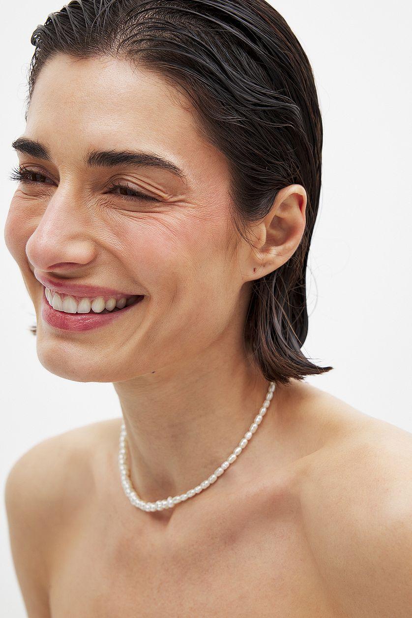 Classic Pearl Necklace Product Image