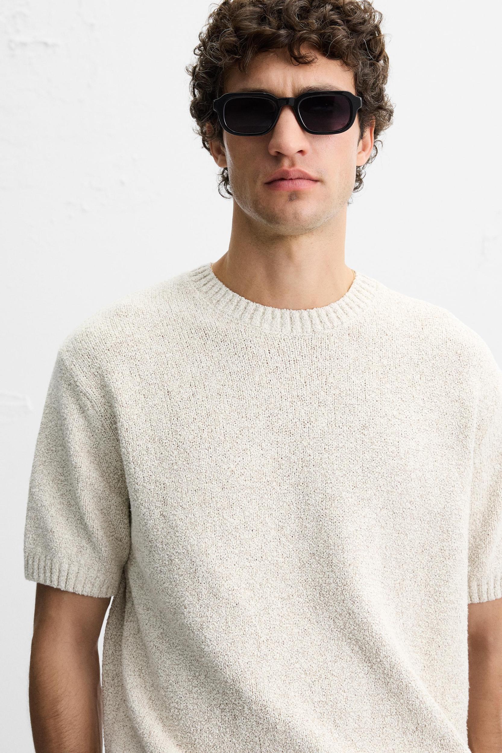BOUCLÉ TEXTURED KNIT T-SHIRT Product Image