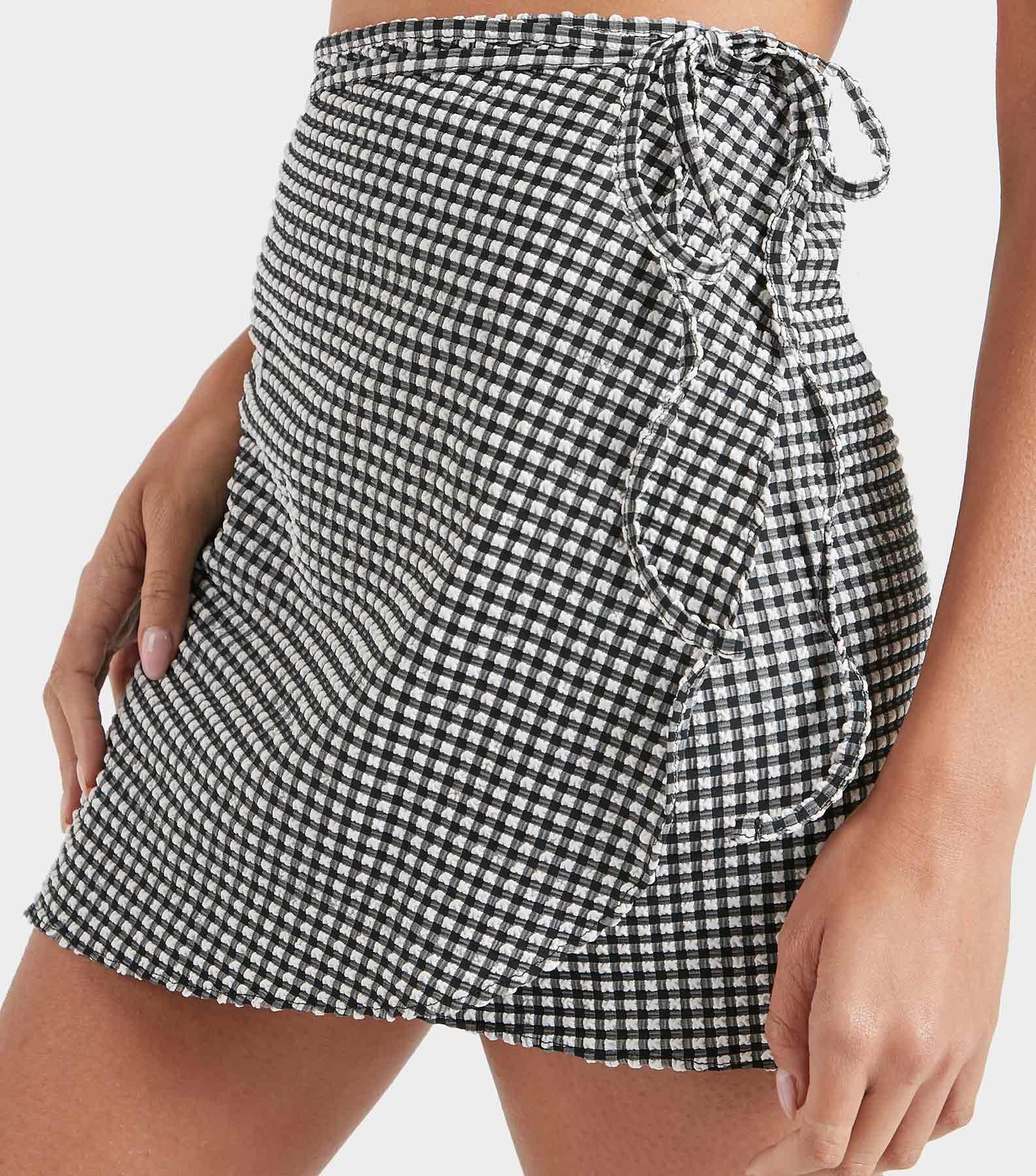 Gingham Seersucker Short Sarong - Black Gingham Product Image