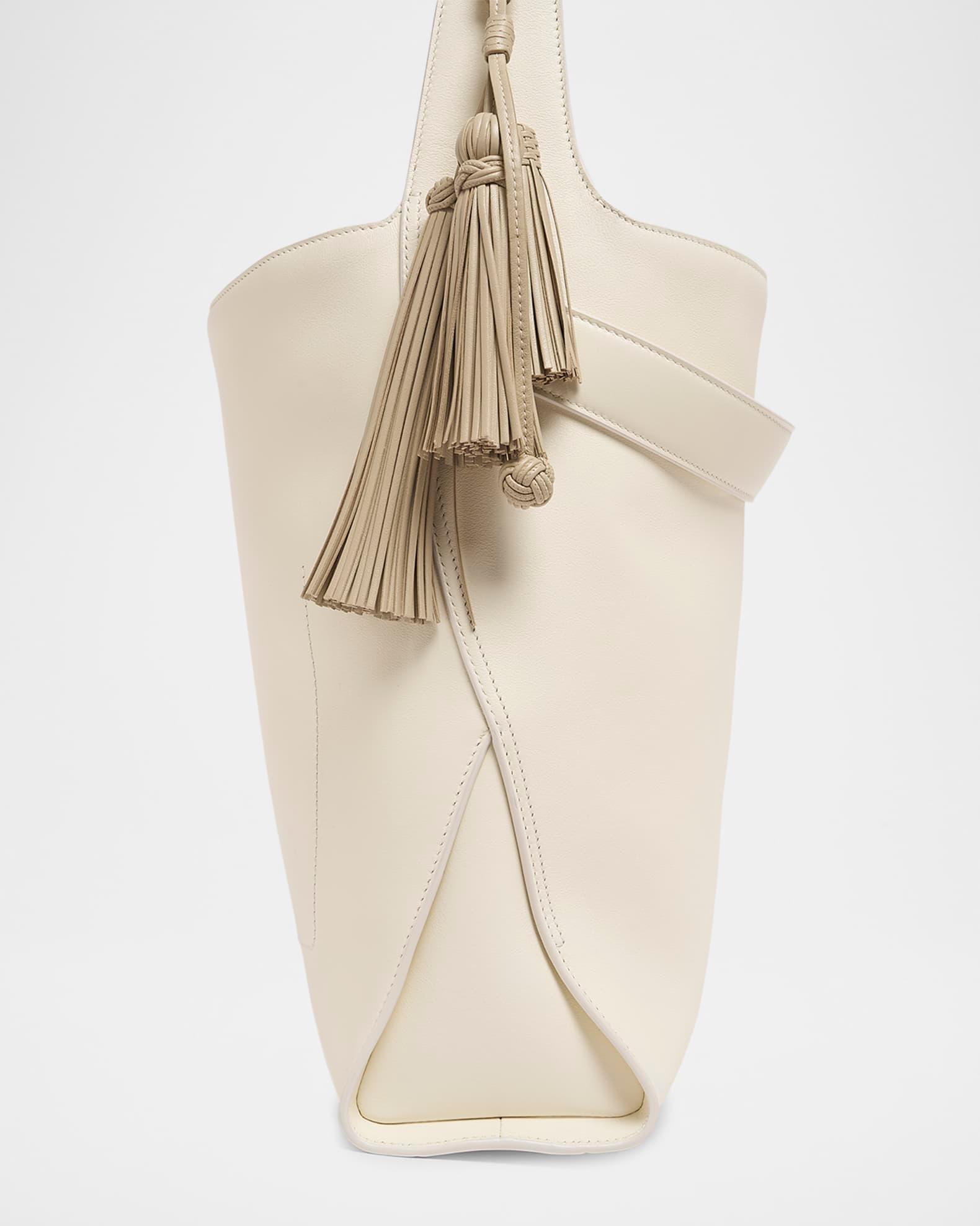 Day Medium Hobo Bag in Smooth Leather Product Image