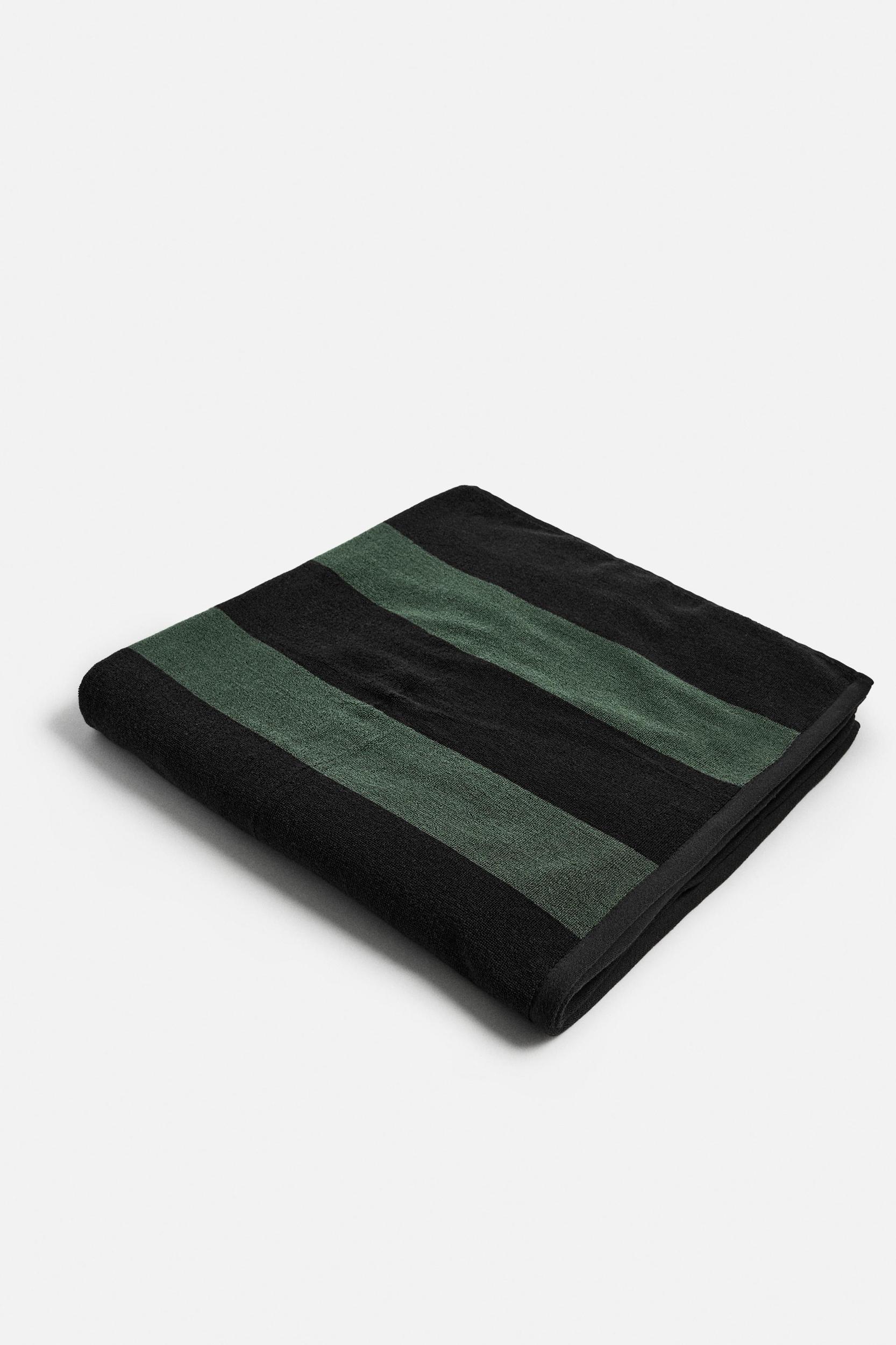STRIPED BEACH TOWEL Product Image