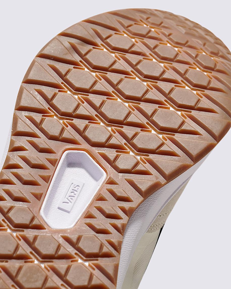 UltraRange 2.0 Shoe in Off White / Black| Vans US Product Image