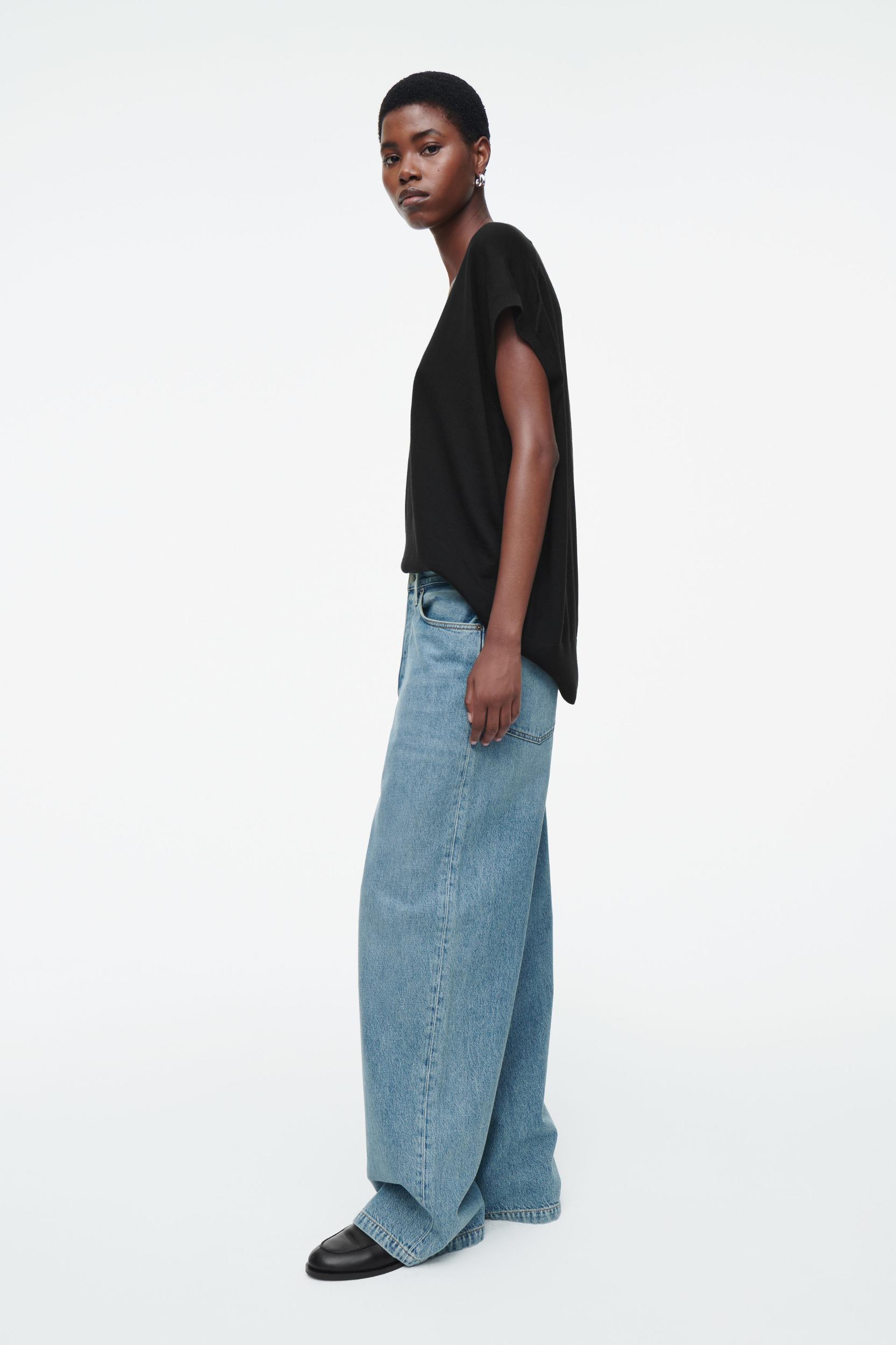VOLUME WIDE-LEG JEANS Product Image
