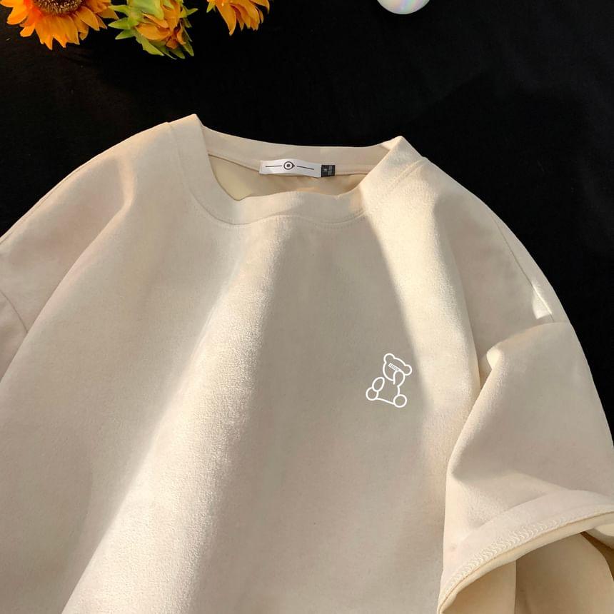 Short-Sleeve Crew Neck Bear T-Shirt Product Image
