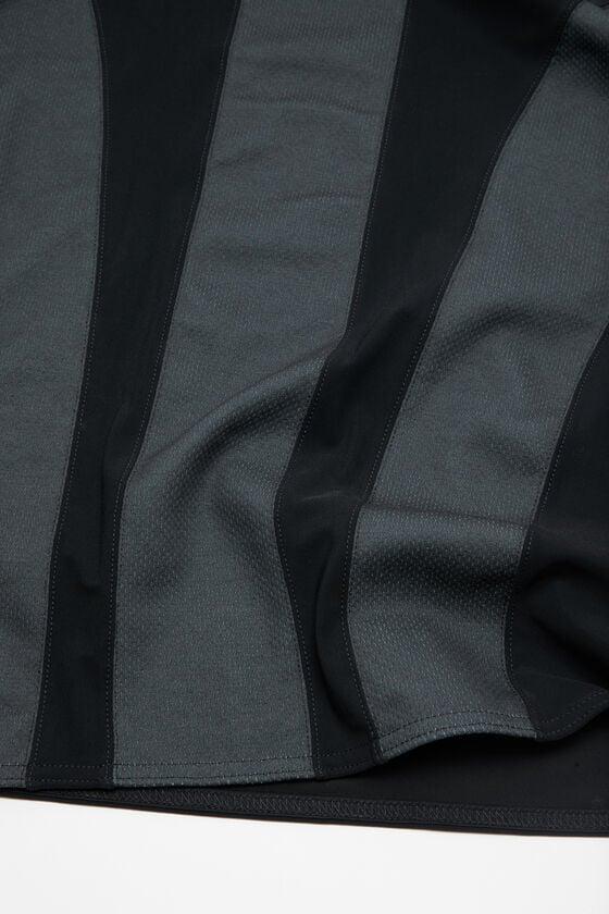 Long sleeve t-shirt logo Product Image