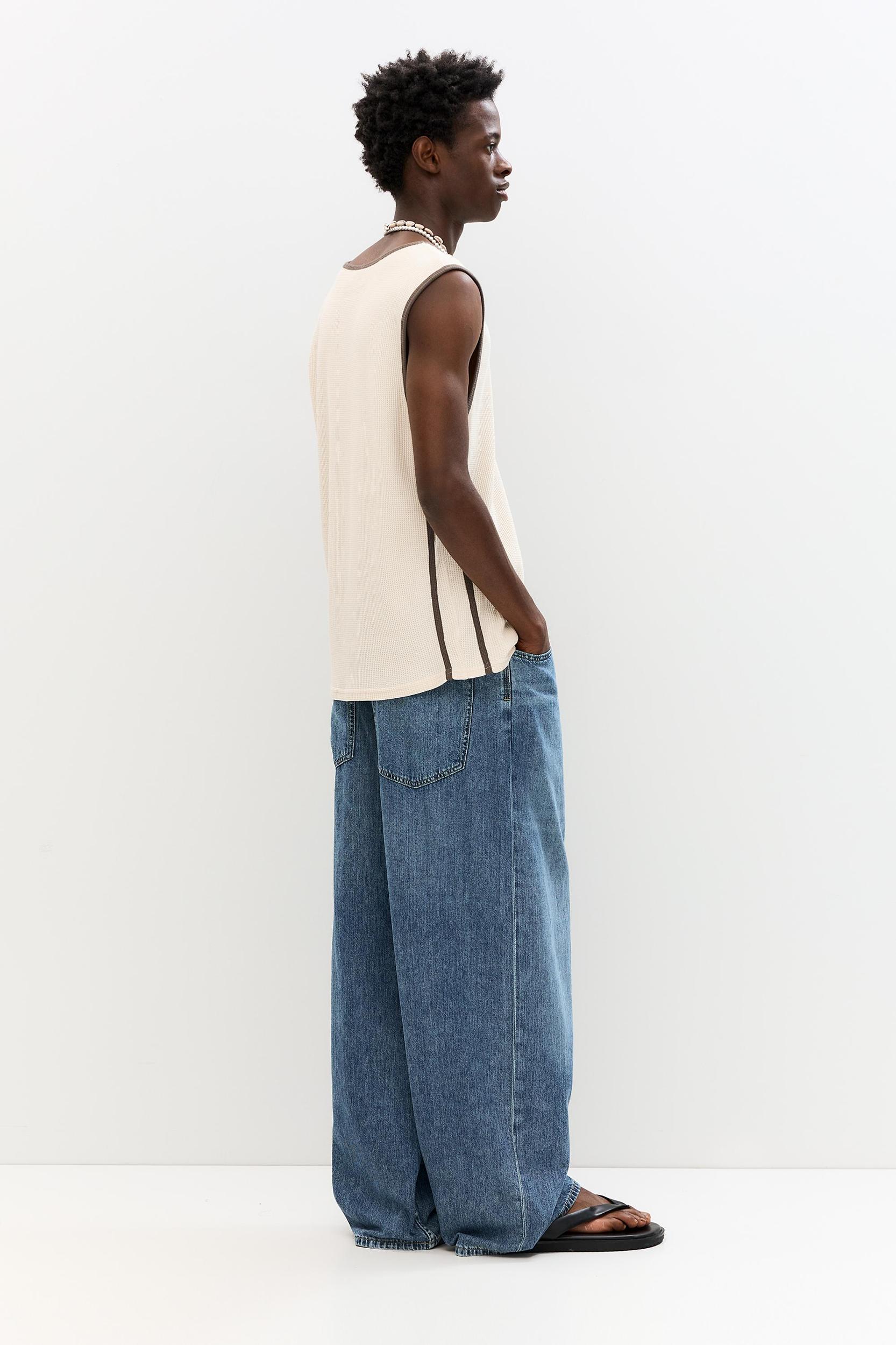 Waffle-texture sleeveless T-shirt Product Image