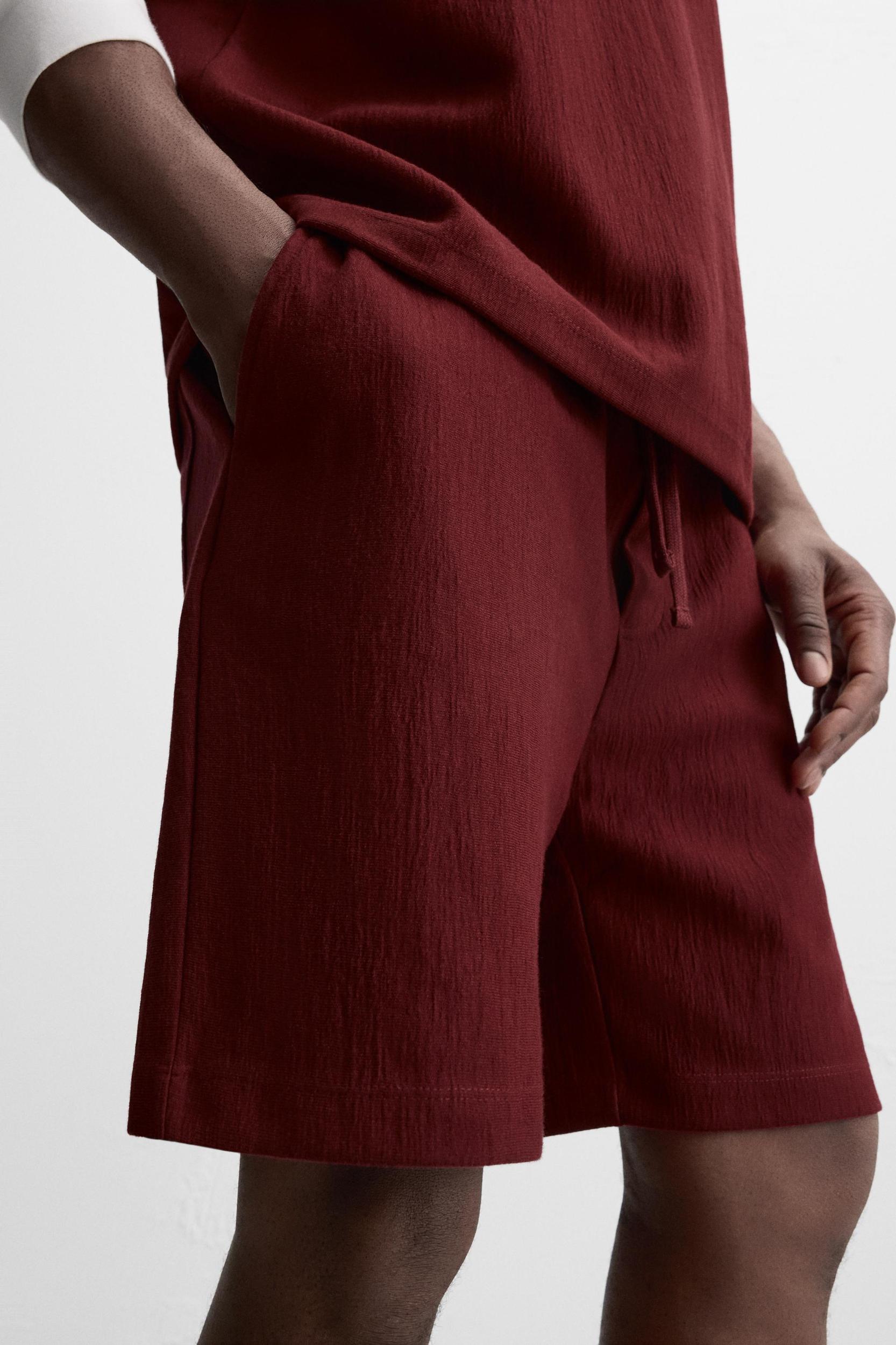 TEXTURED JOGGER SHORTS Product Image