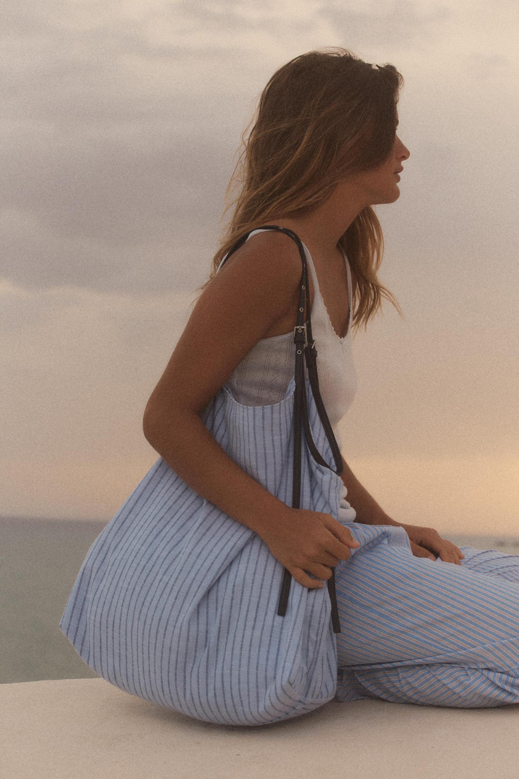 STRIPED WOVEN SHOPPER Product Image