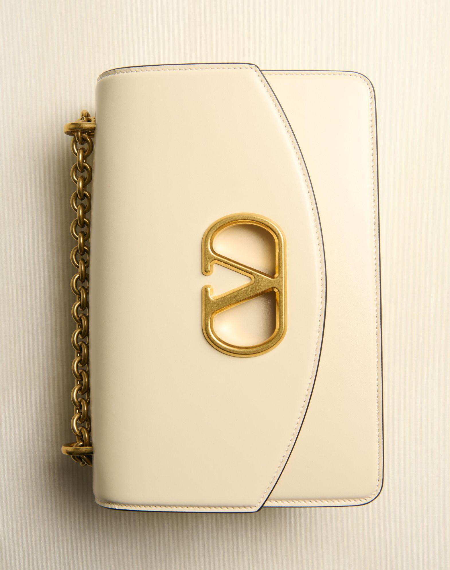 Valentino Garavani Vain Shoulder Bag In Shiny Calfskin Product Image