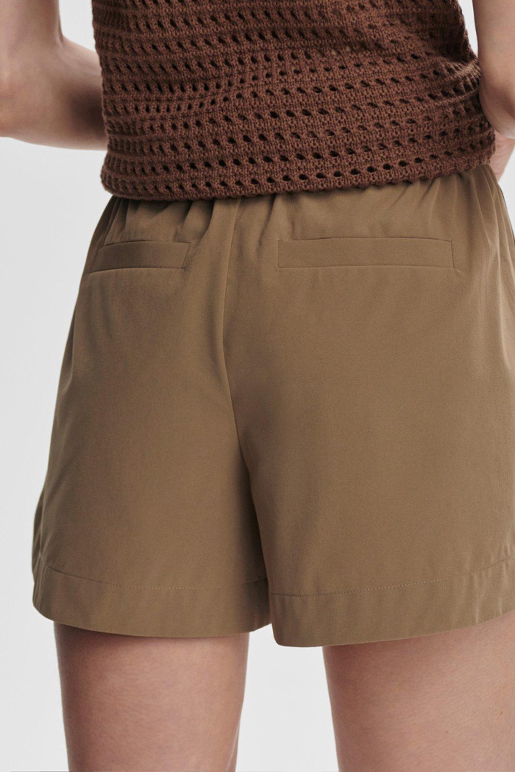 Nila Mid Rise Short Product Image
