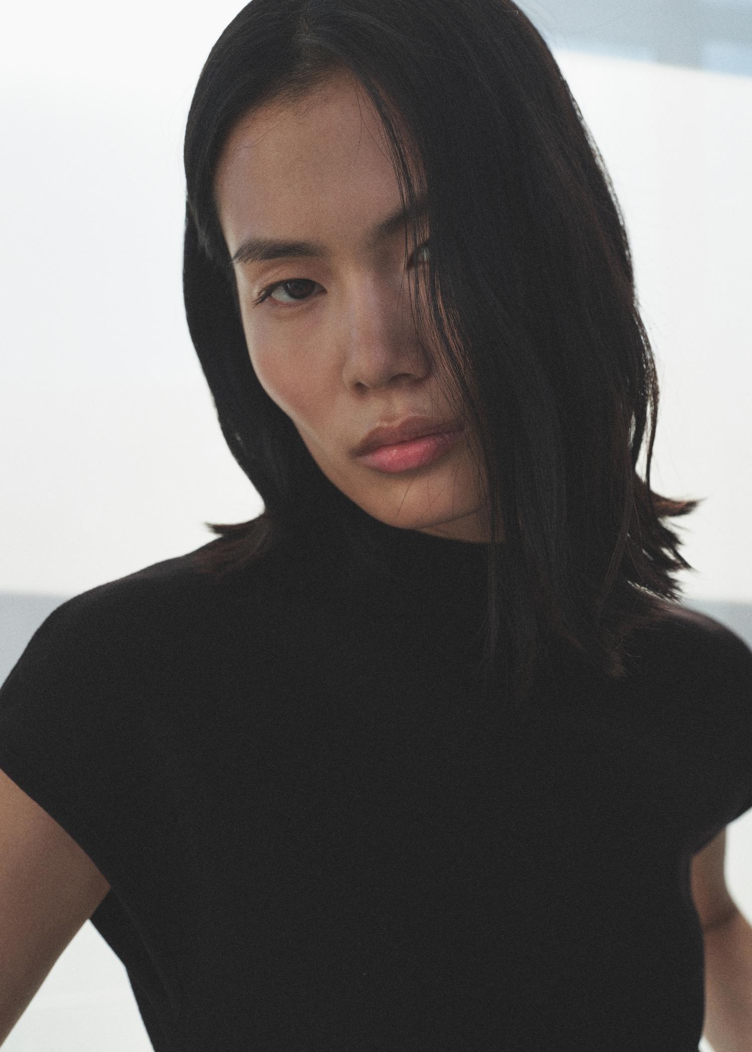 Short-sleeved fine-knit sweater - Women | MANGO USA Product Image