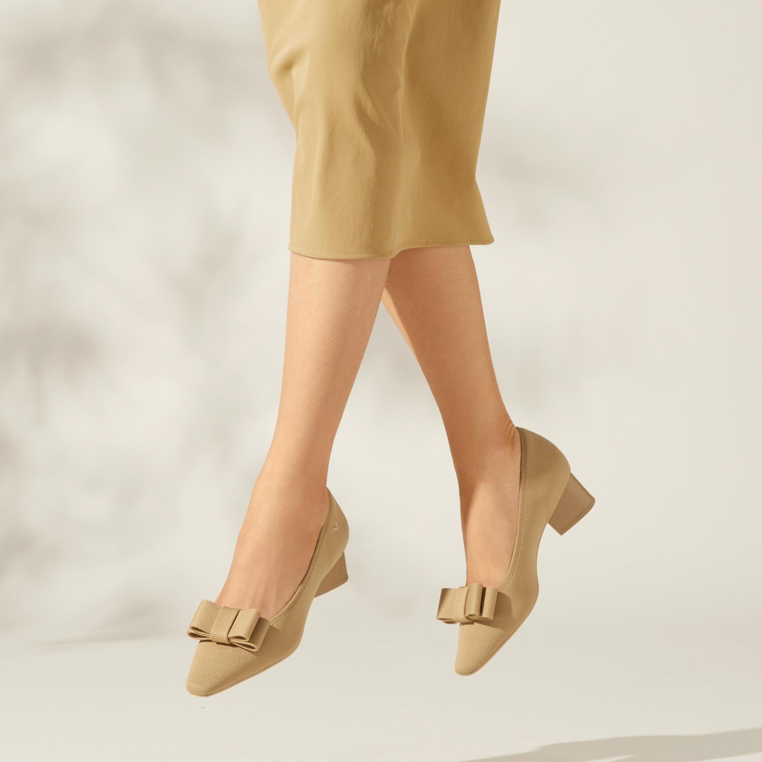 Small Square-Toe Chunky Heels With Removable Charm (Titli Pro) Product Image