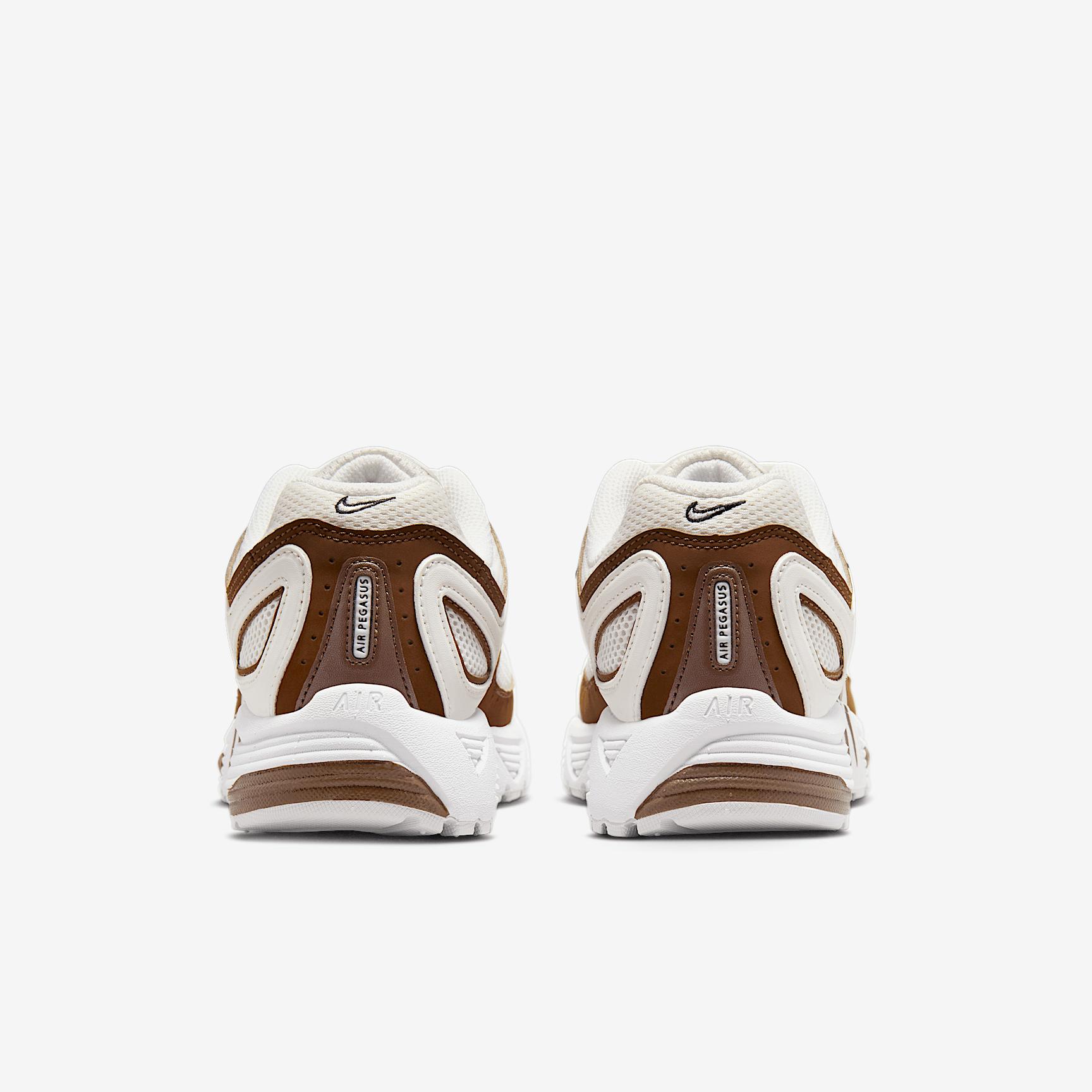 Nike Women's Air Pegasus 2005 Shoes Product Image