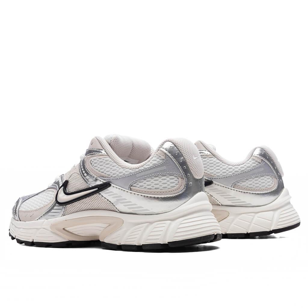 Women's V5 RNR - Summit White/Light Orewood Brown/Sail/Black Female Product Image